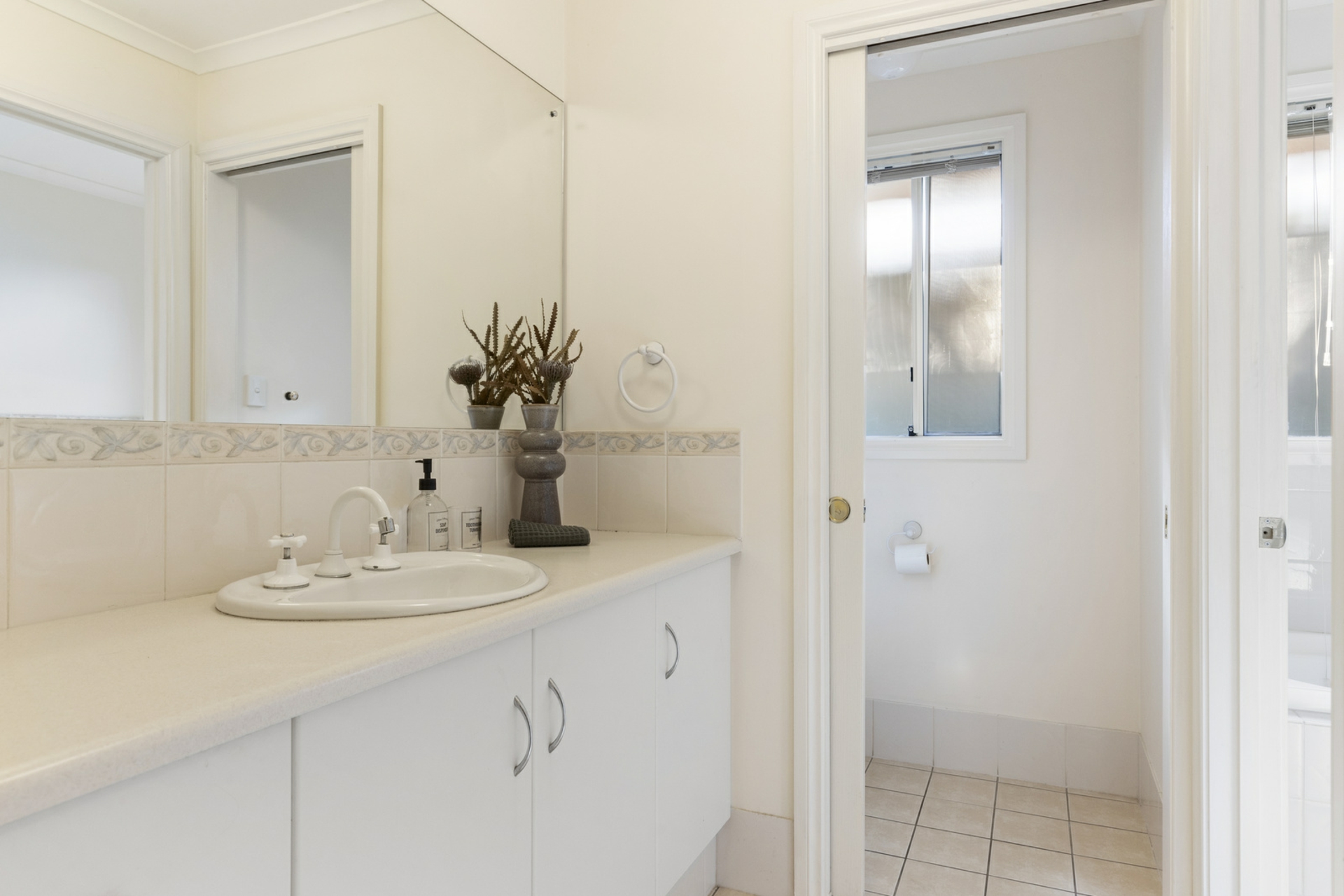 4 Stuart Court, HALLETT COVE