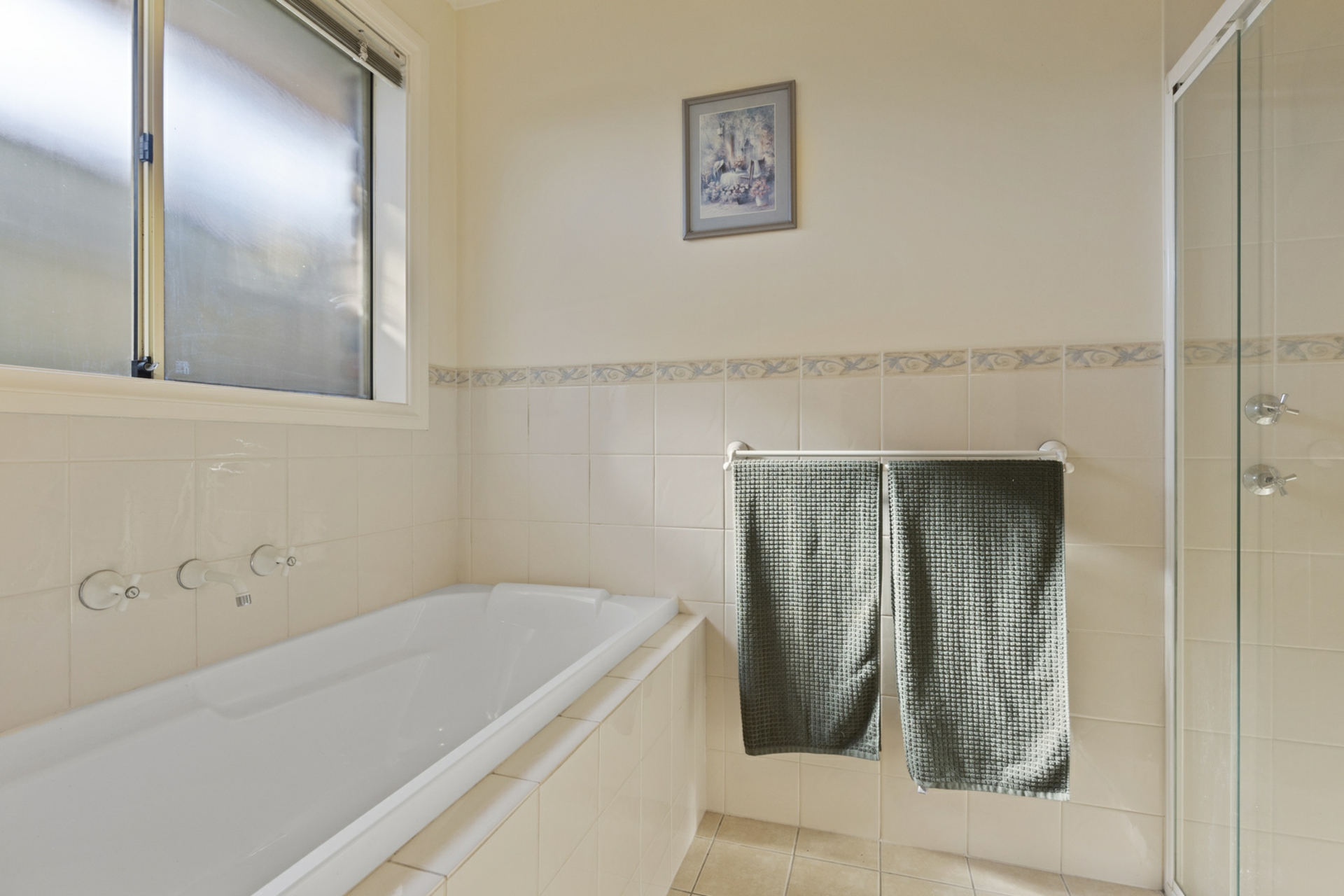 4 Stuart Court, HALLETT COVE