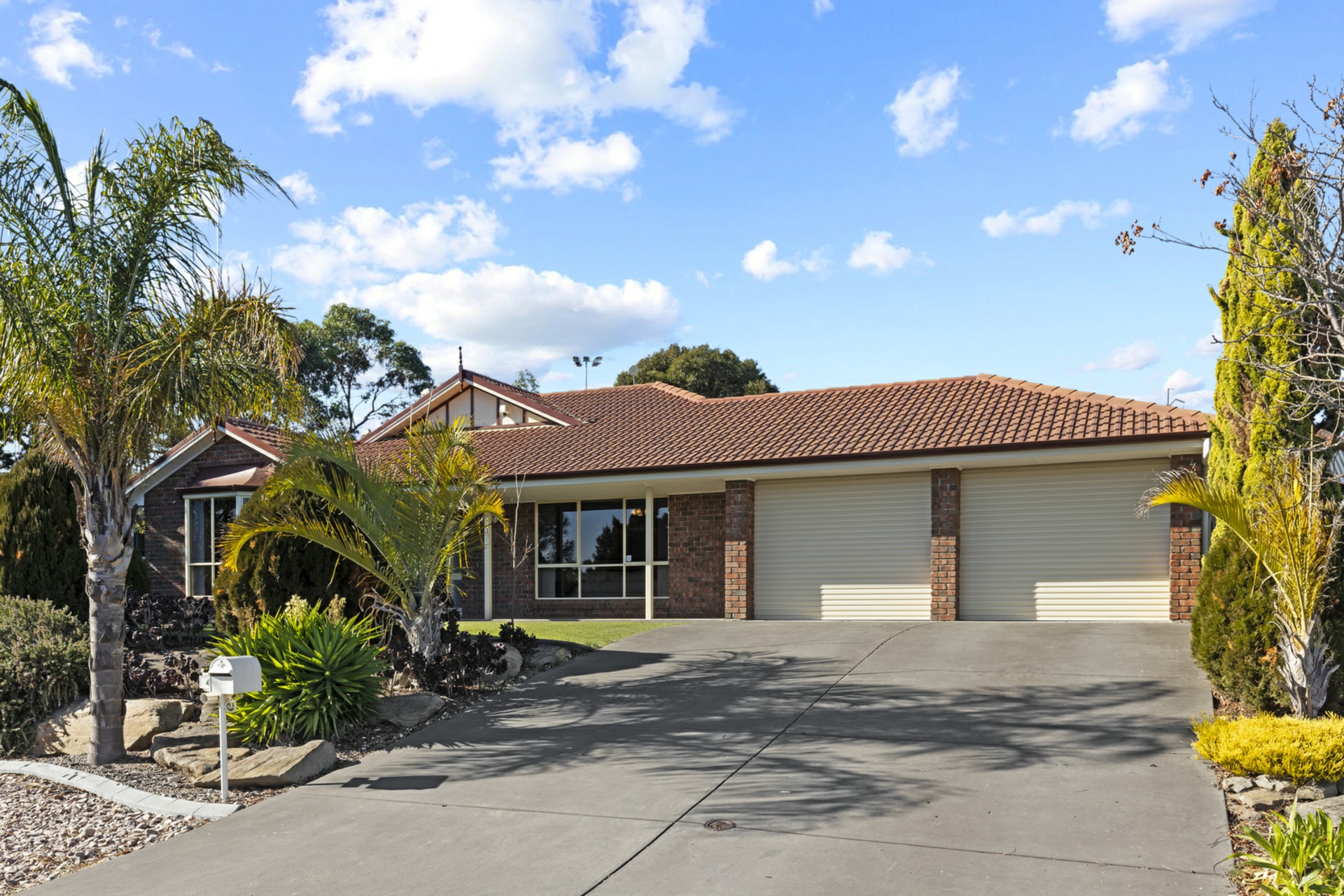 4 Stuart Court, HALLETT COVE
