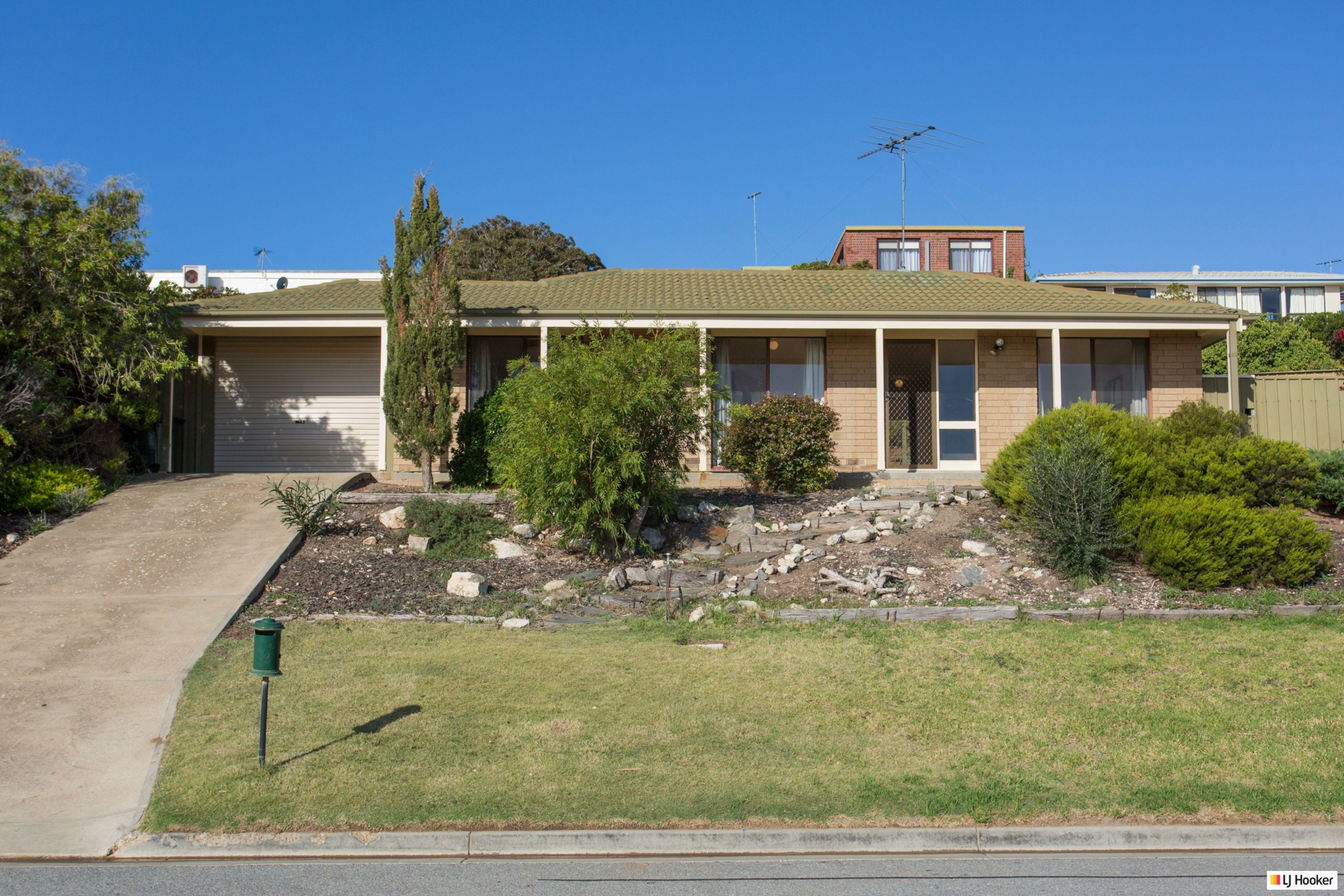 12 Columbia Crescent, HALLETT COVE