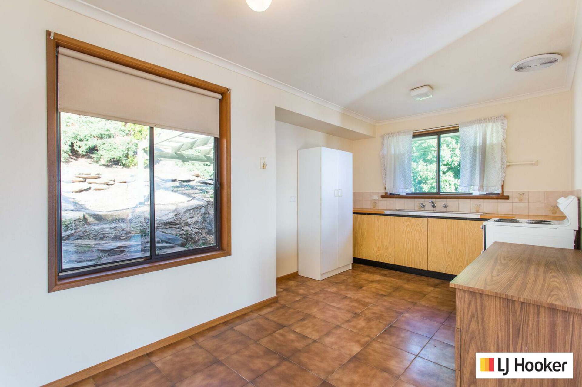 12 Columbia Crescent, HALLETT COVE