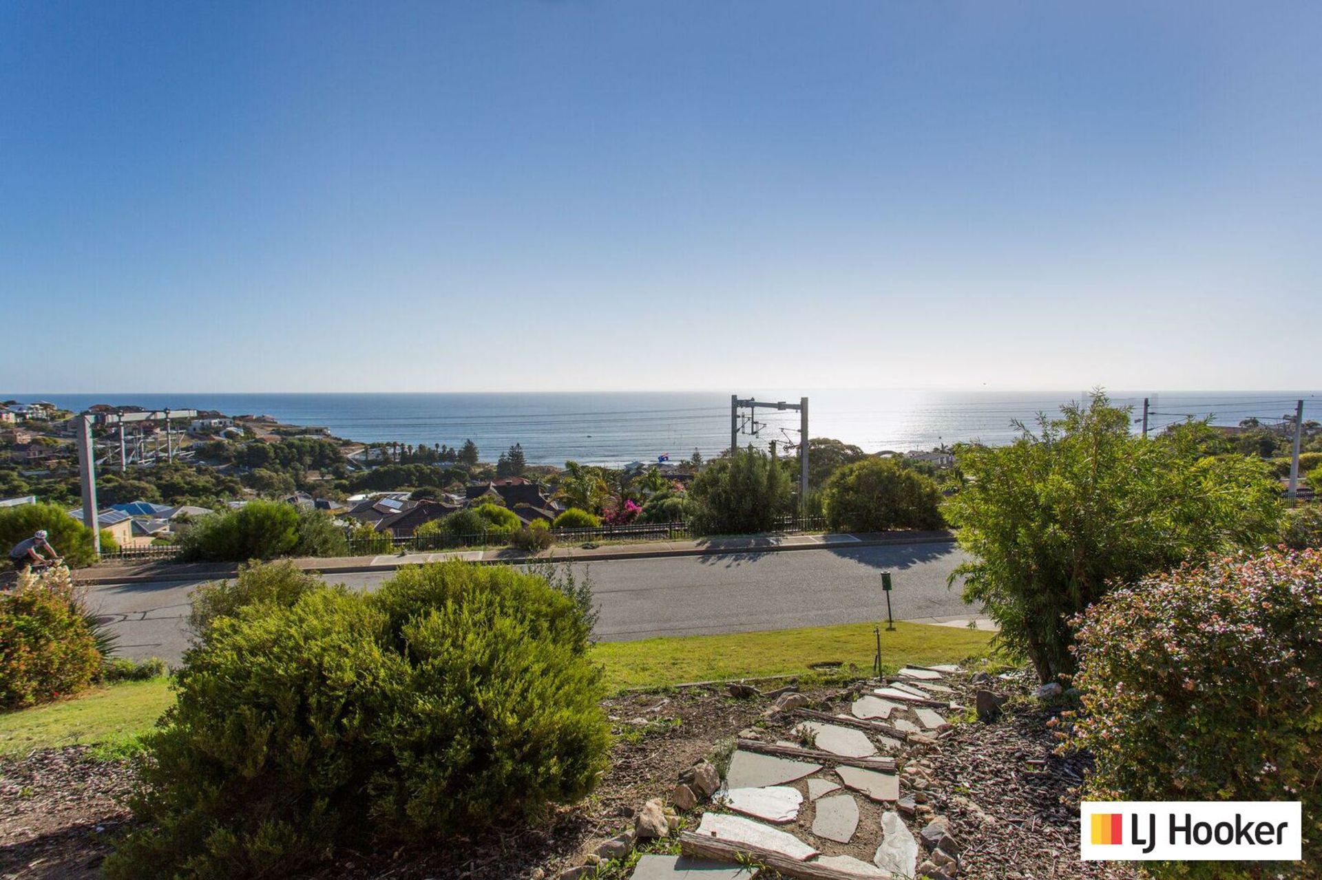 12 Columbia Crescent, HALLETT COVE