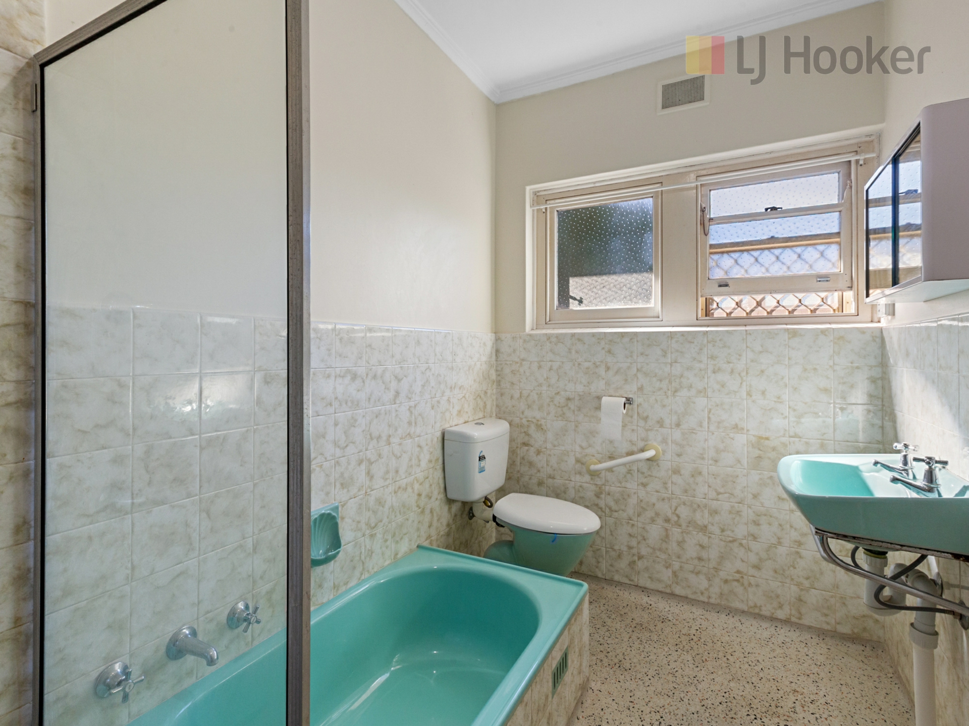 2/2 Strathmore Terrace, BRIGHTON
