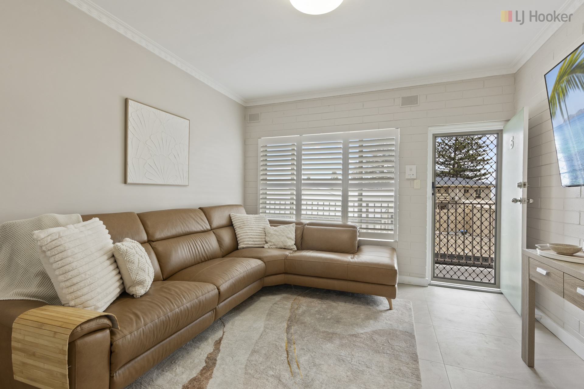 6/11 Alexander Street — photo 2 of 18