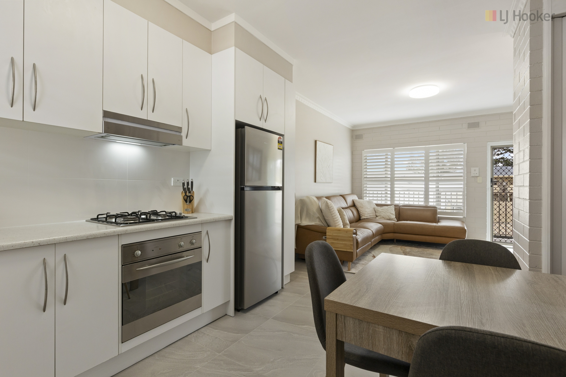 6/11 Alexander Street — photo 5 of 18