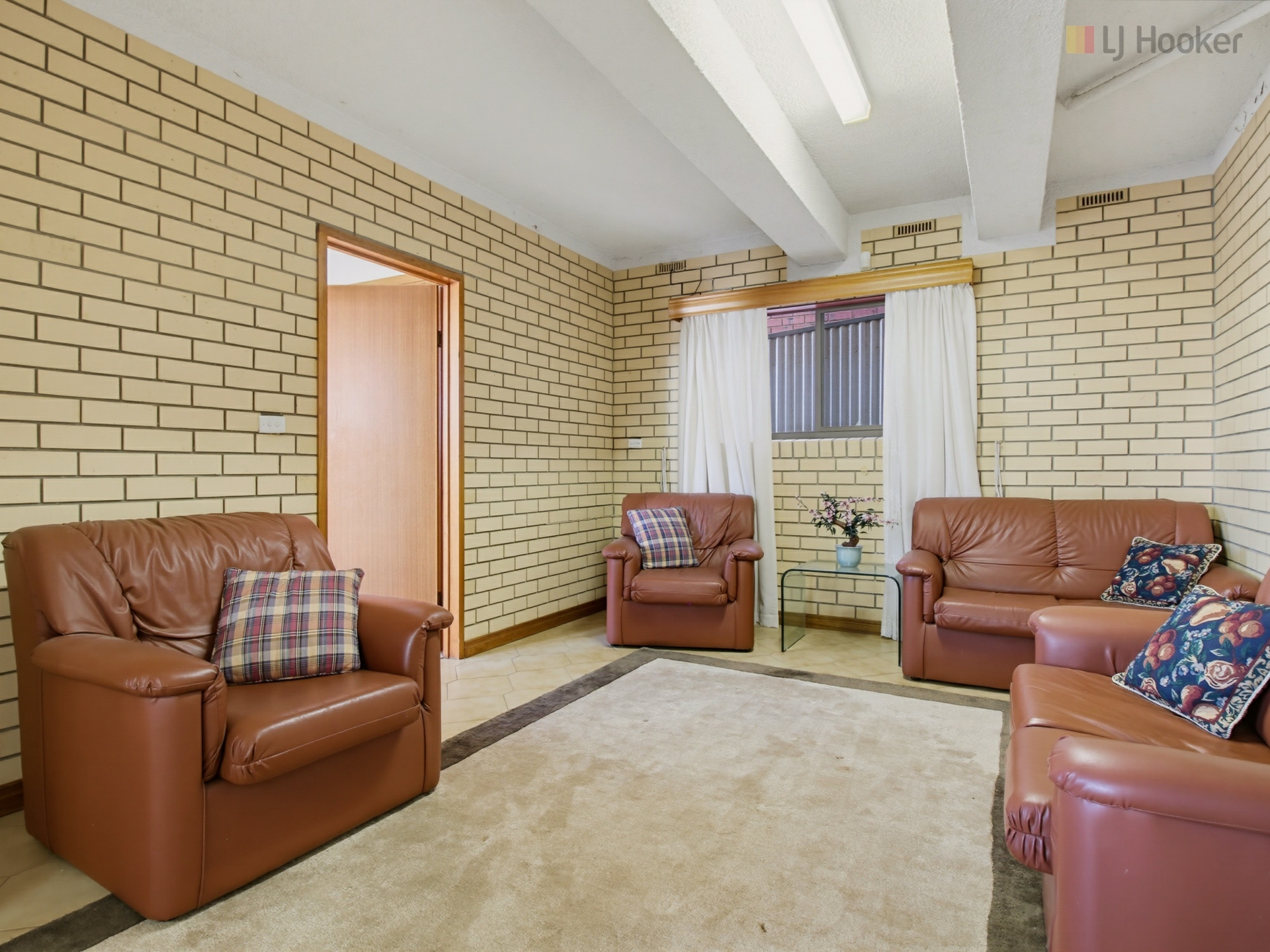 28 Barcroft Street — photo 17 of 23