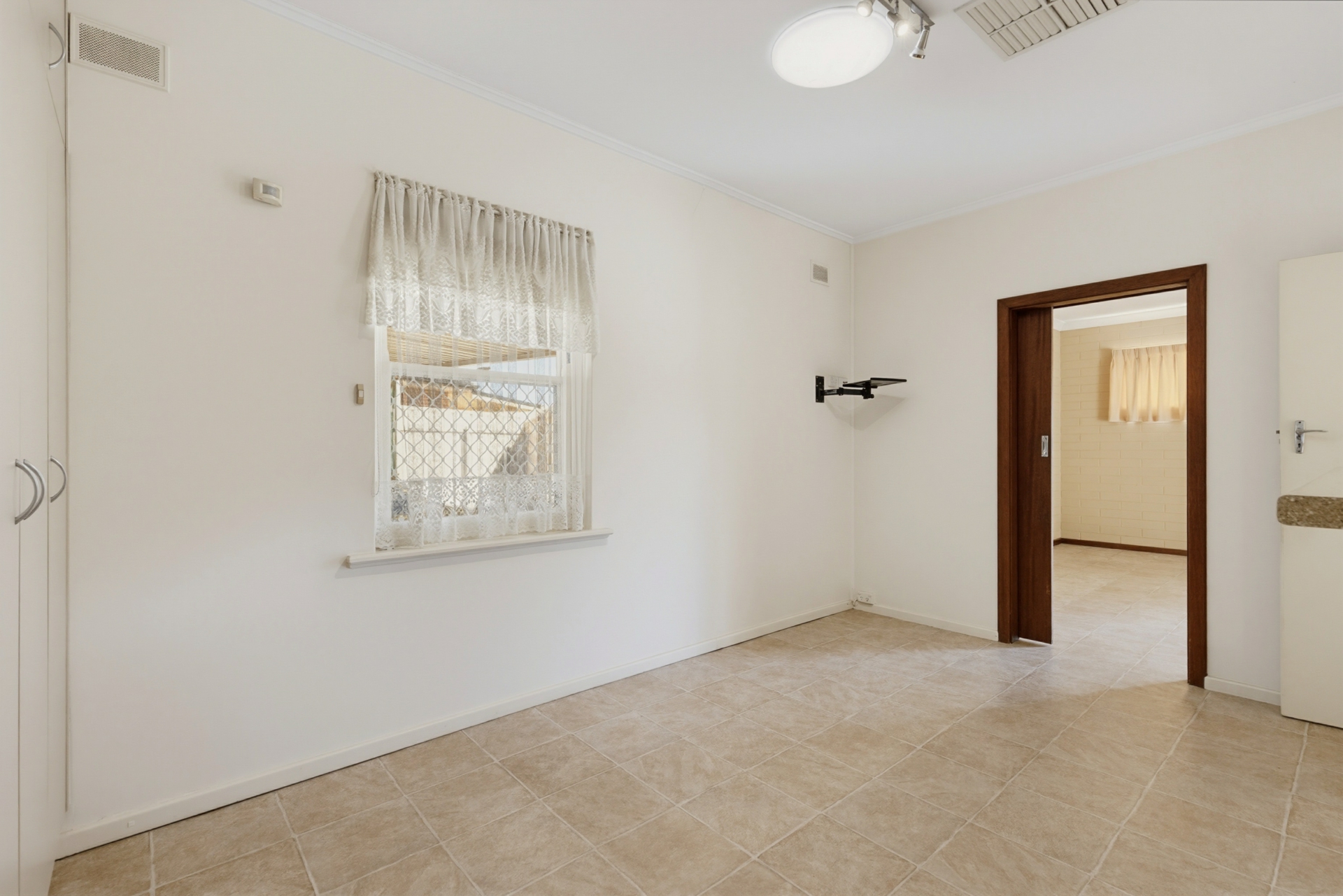 30 Vinall Street — photo 6 of 23
