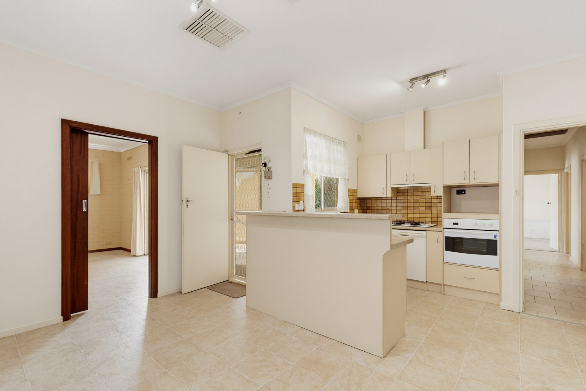 30 Vinall Street — photo 7 of 23