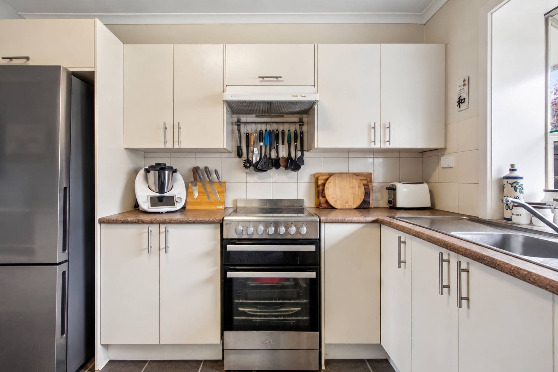 2/3 King George Avenue — photo 5 of 16