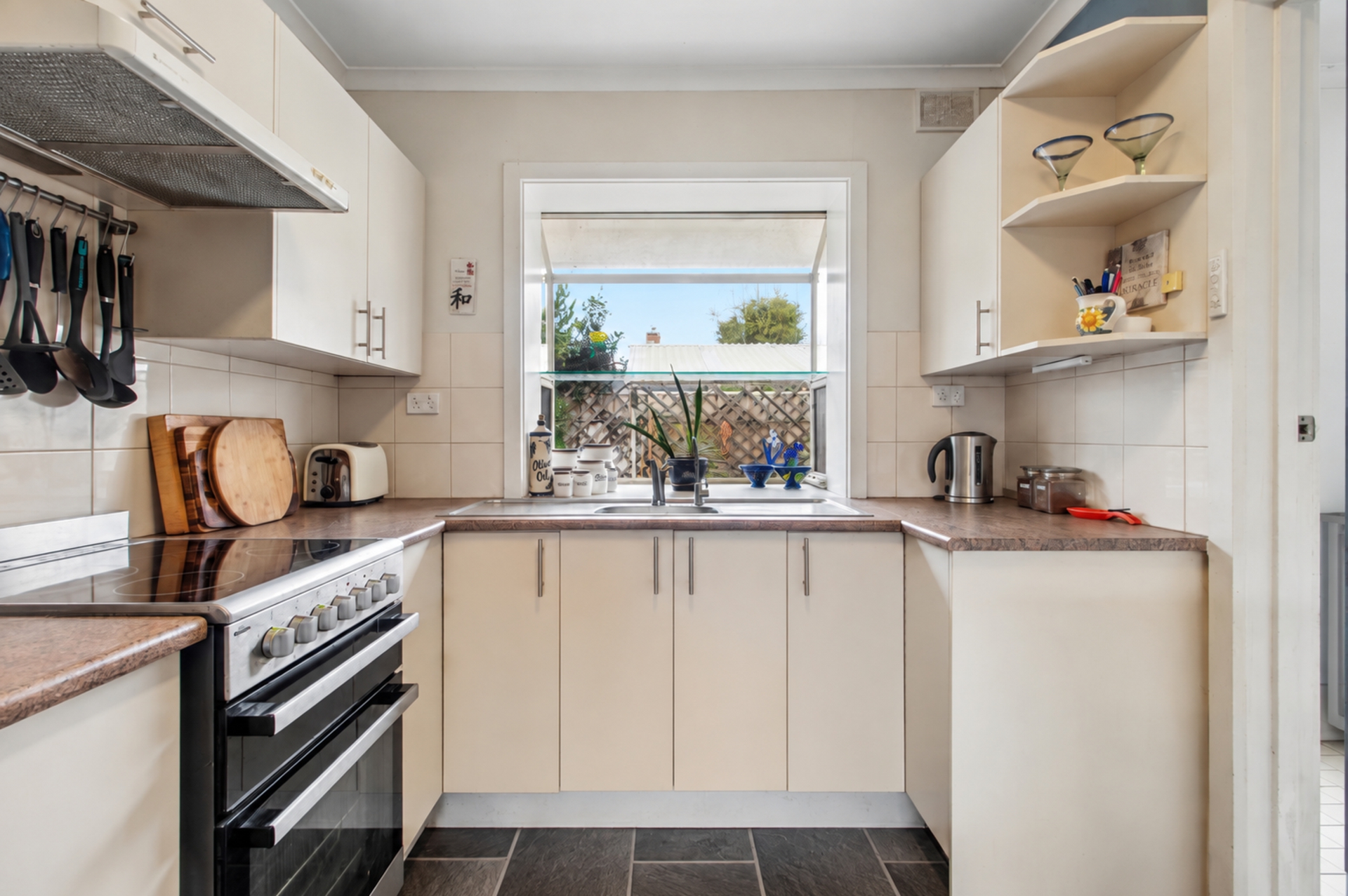2/3 King George Avenue — photo 6 of 16