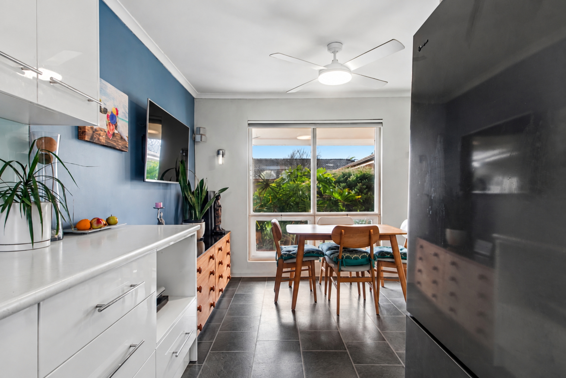 2/3 King George Avenue — photo 7 of 16