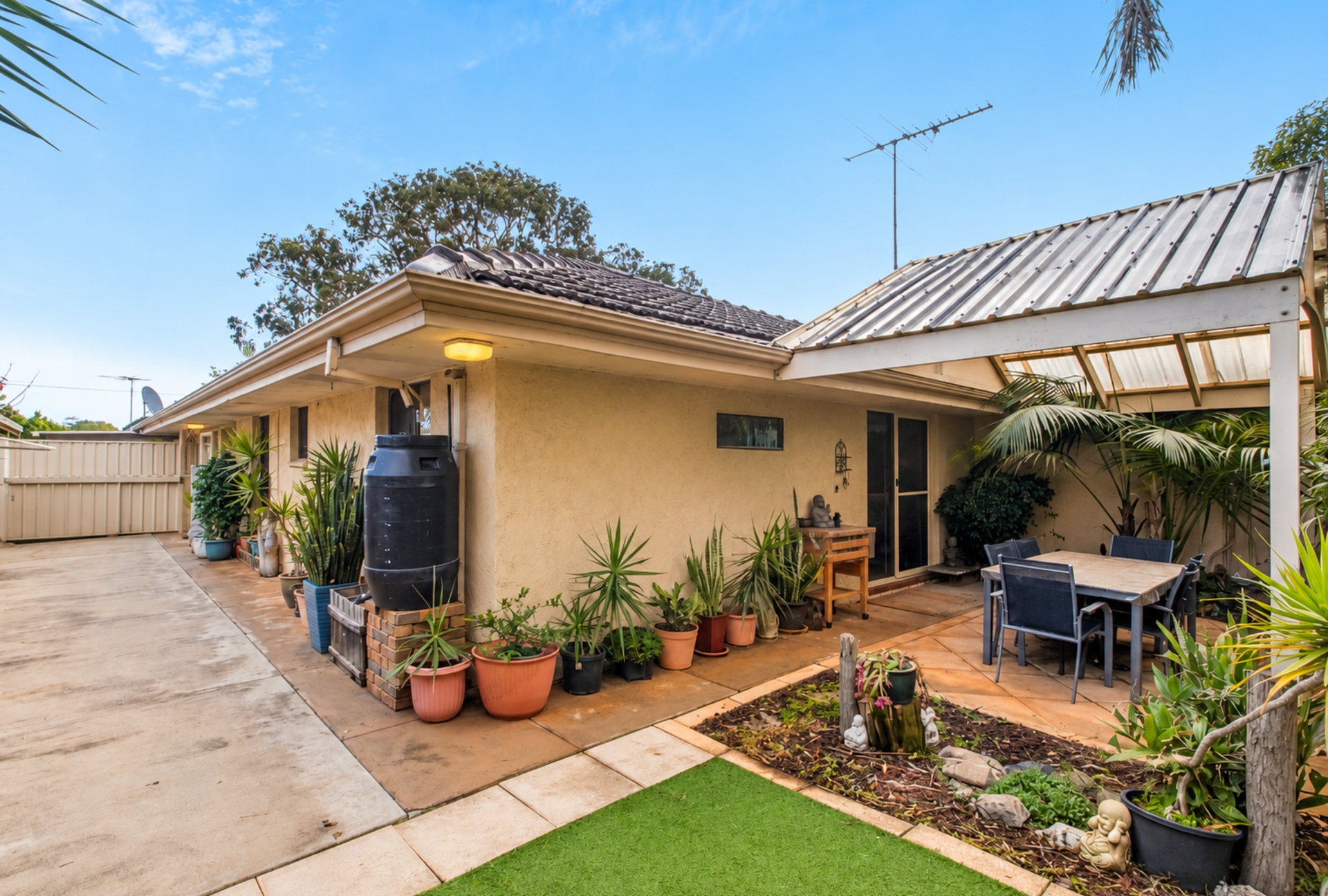 2/3 King George Avenue — photo 12 of 16