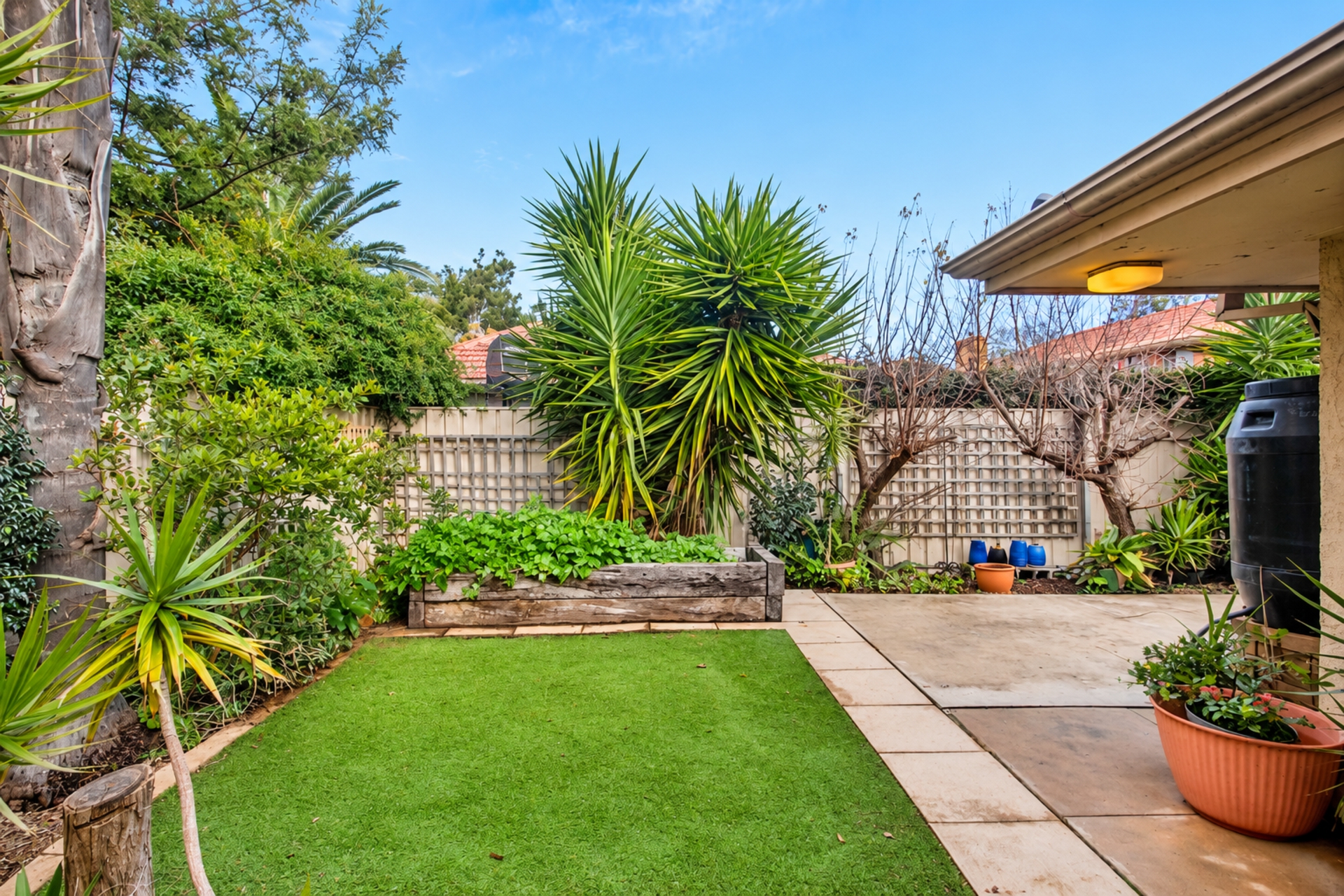 2/3 King George Avenue — photo 14 of 16