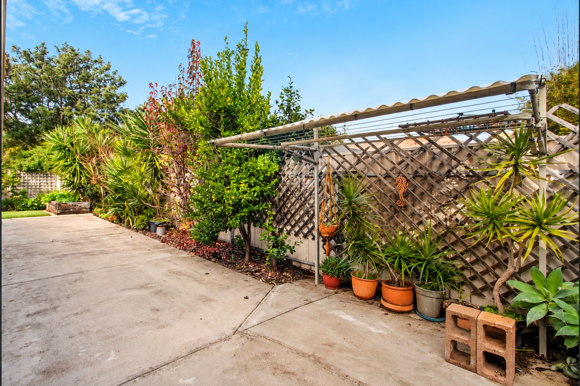 2/3 King George Avenue — photo 16 of 16