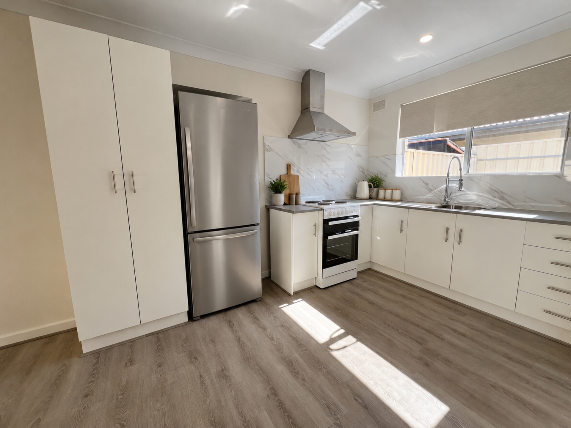 2/47 Angus Avenue — photo 3 of 10