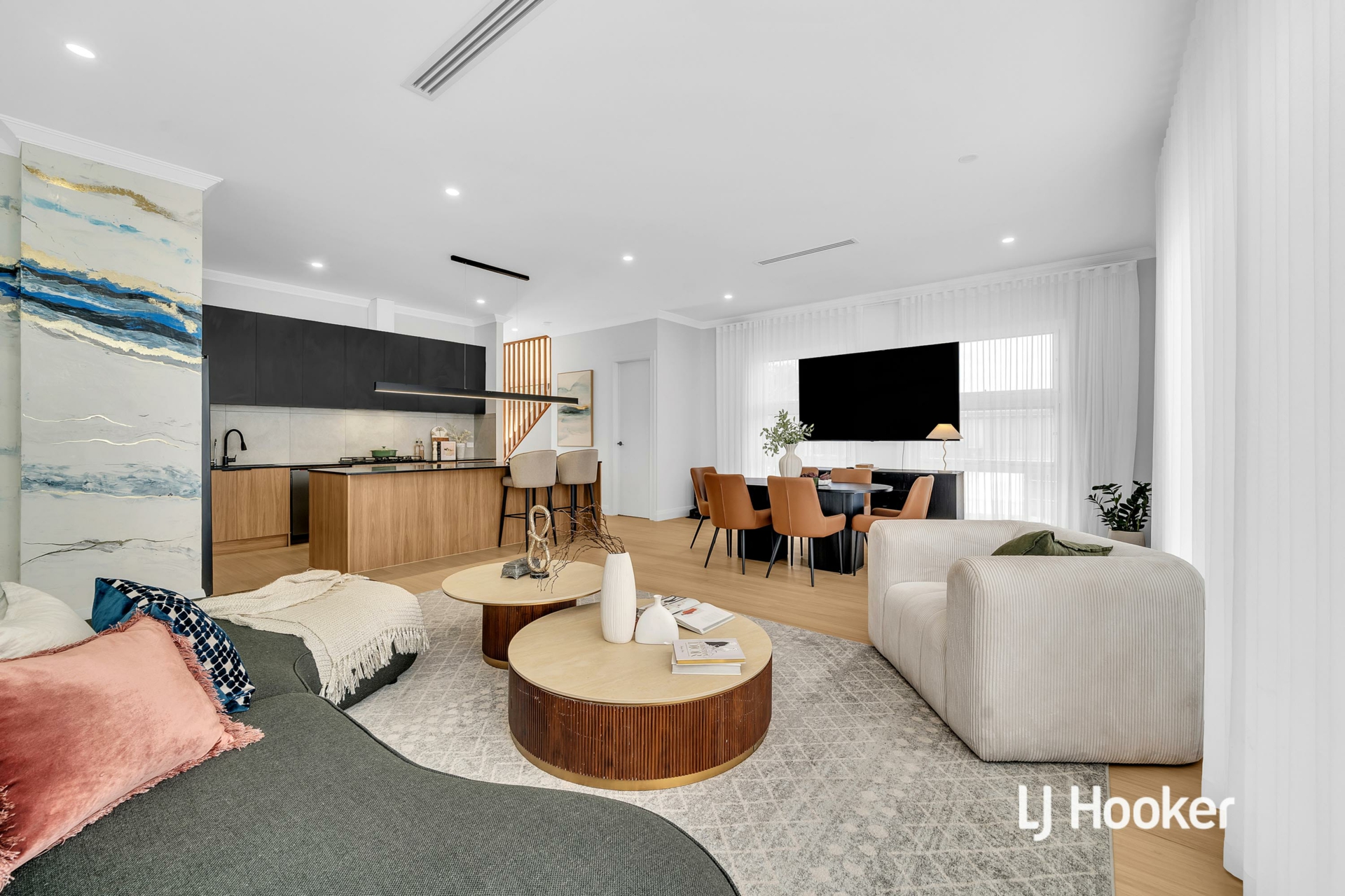 41 Hawkesbury Avenue — photo 5 of 23