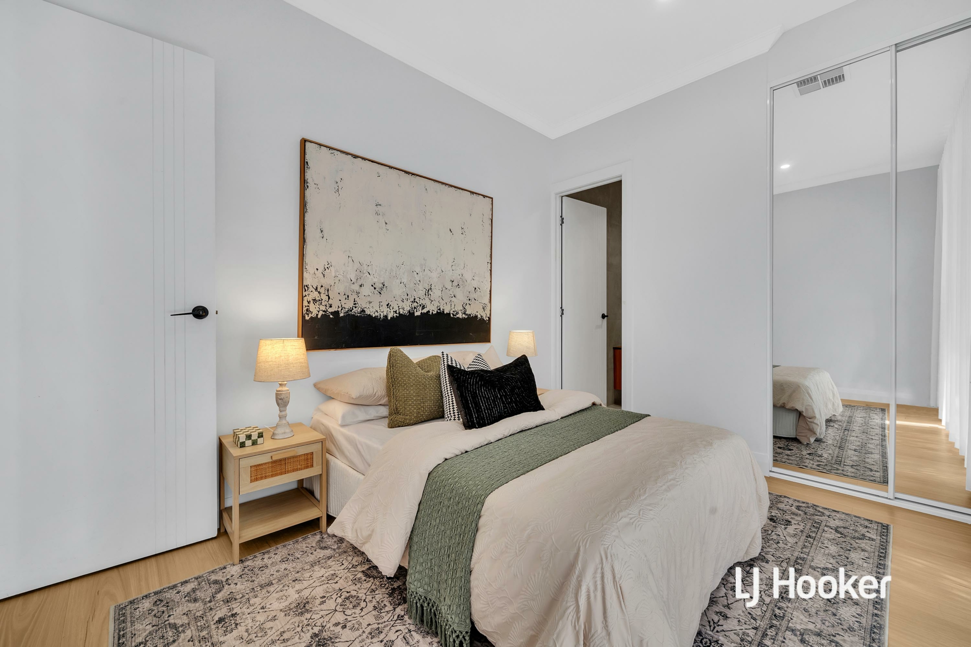 41 Hawkesbury Avenue — photo 15 of 23