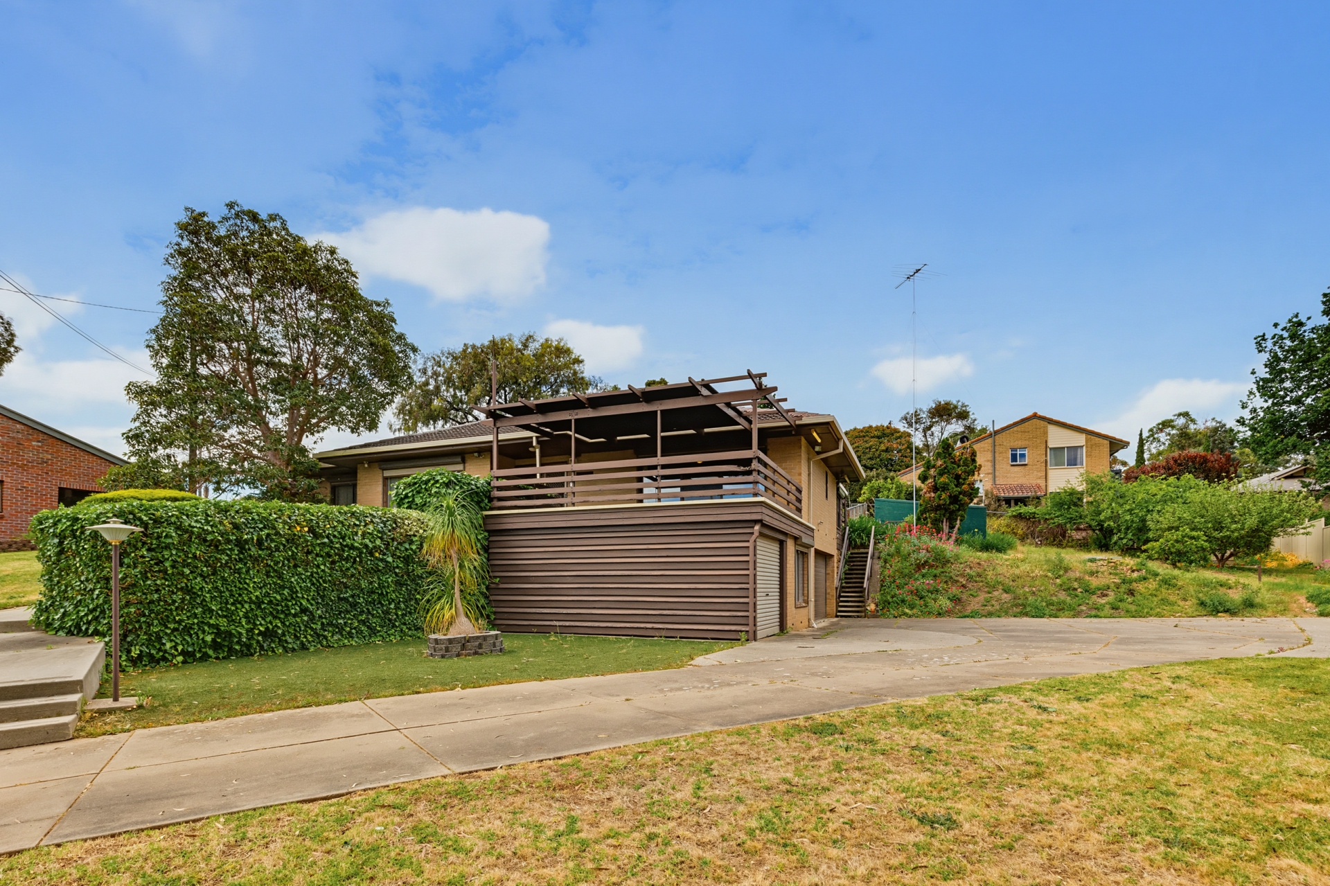 2 Dorset Crescent — photo 2 of 21