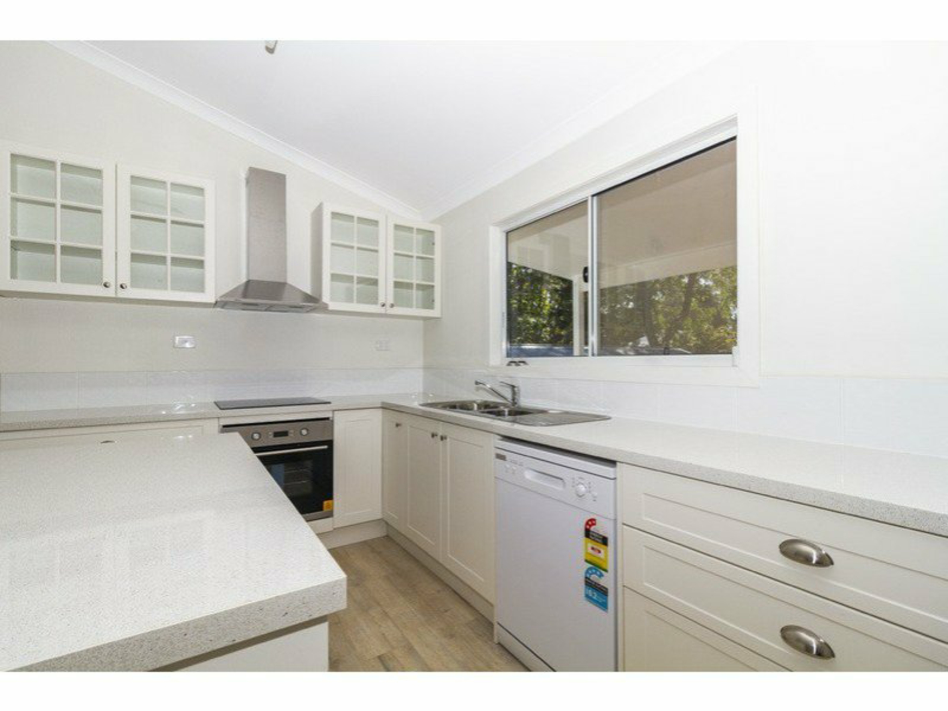 32 Cavendish Street, RUSSELL ISLAND