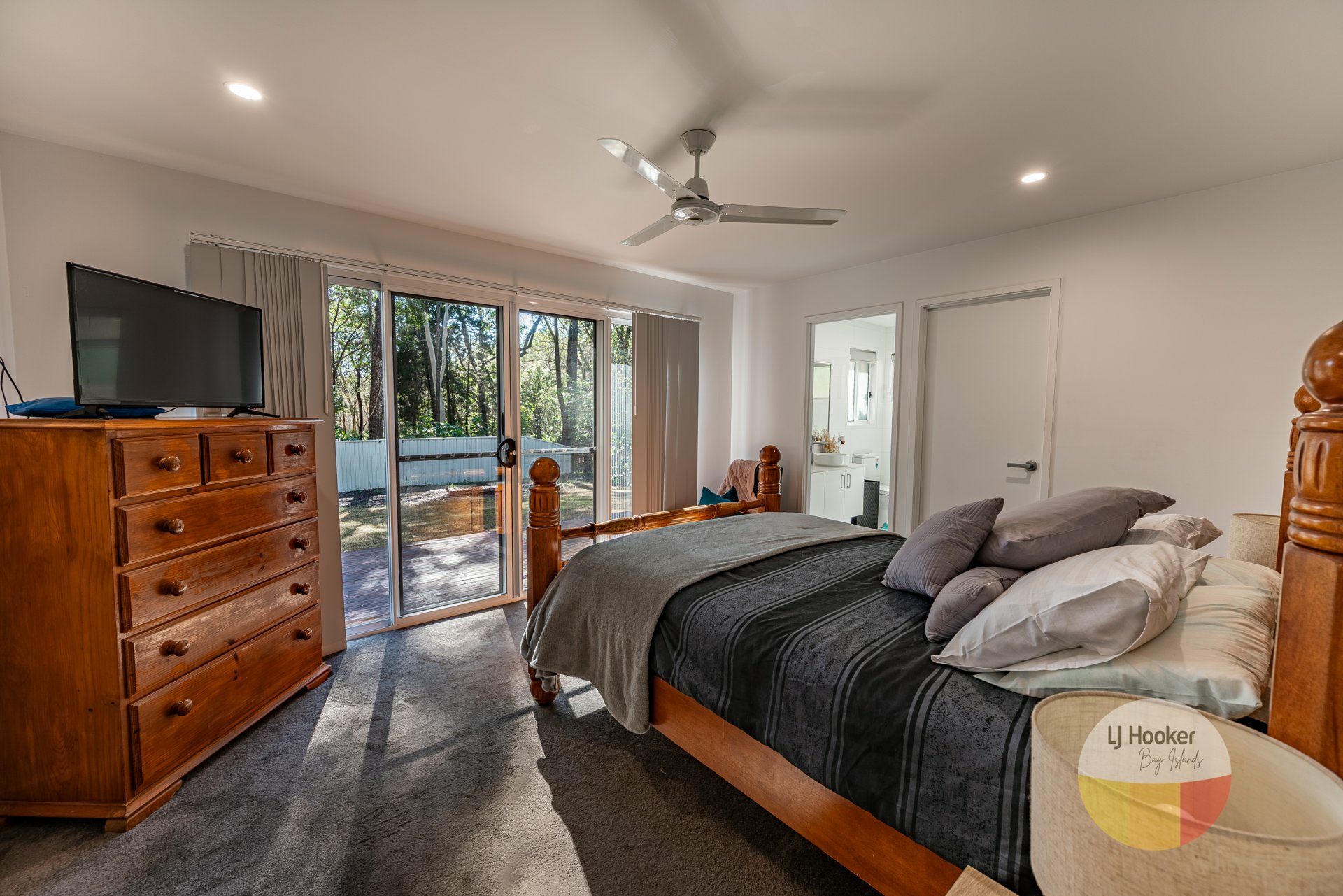 5-7 Meadstone Street, RUSSELL ISLAND