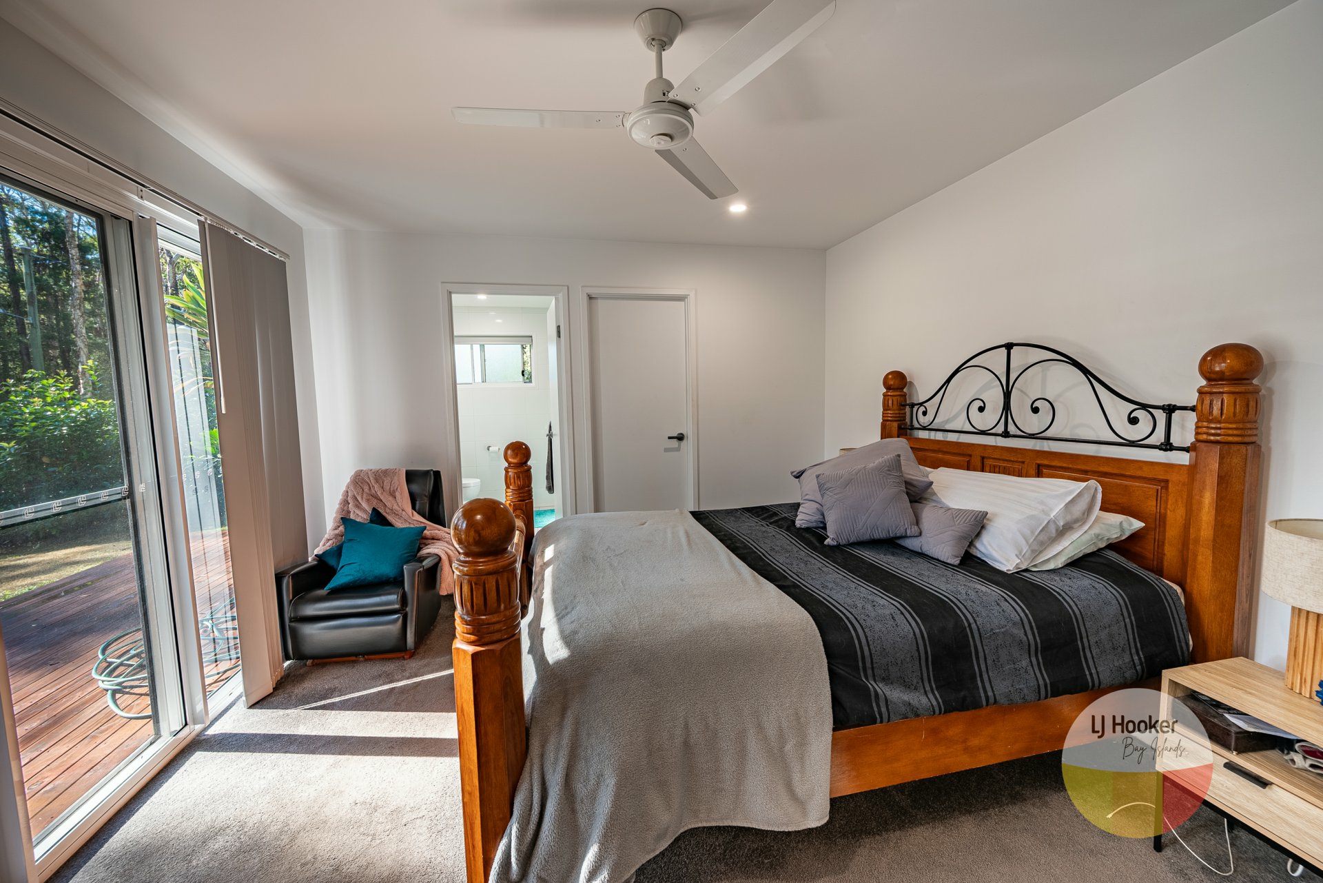 5-7 Meadstone Street, RUSSELL ISLAND