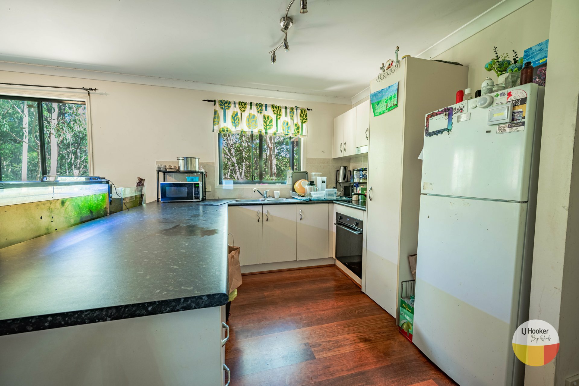 2 Murray Crescent — photo 2 of 13