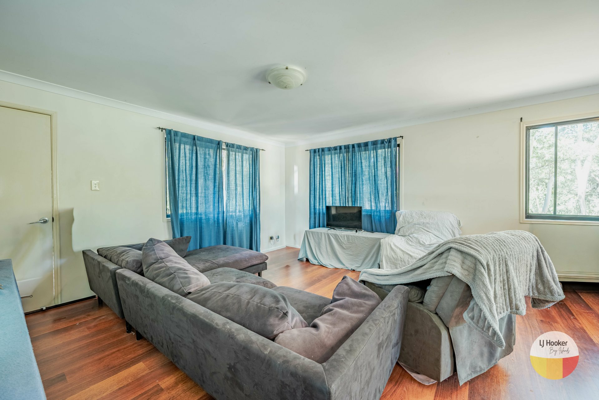 2 Murray Crescent — photo 3 of 13