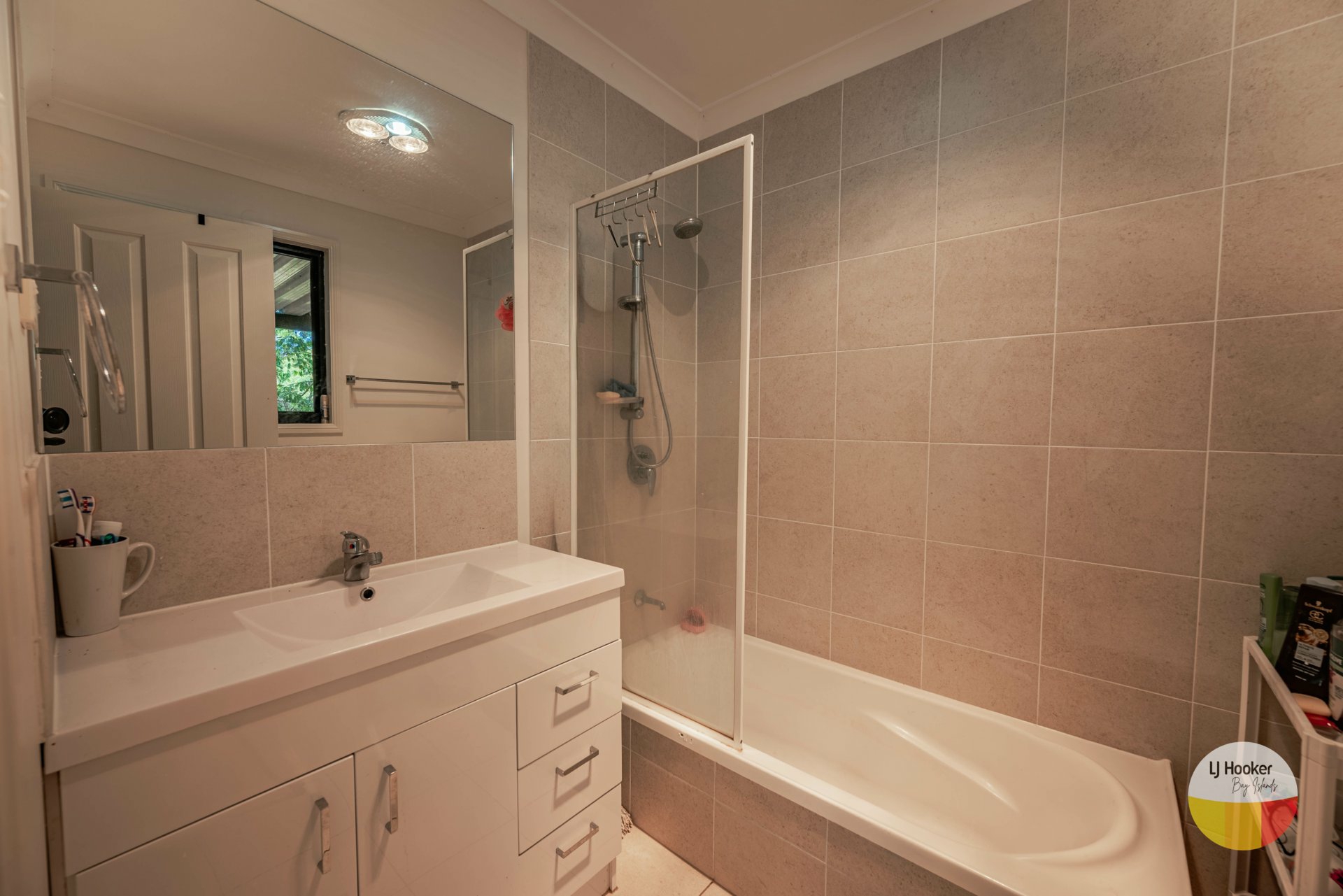 2 Murray Crescent — photo 4 of 13