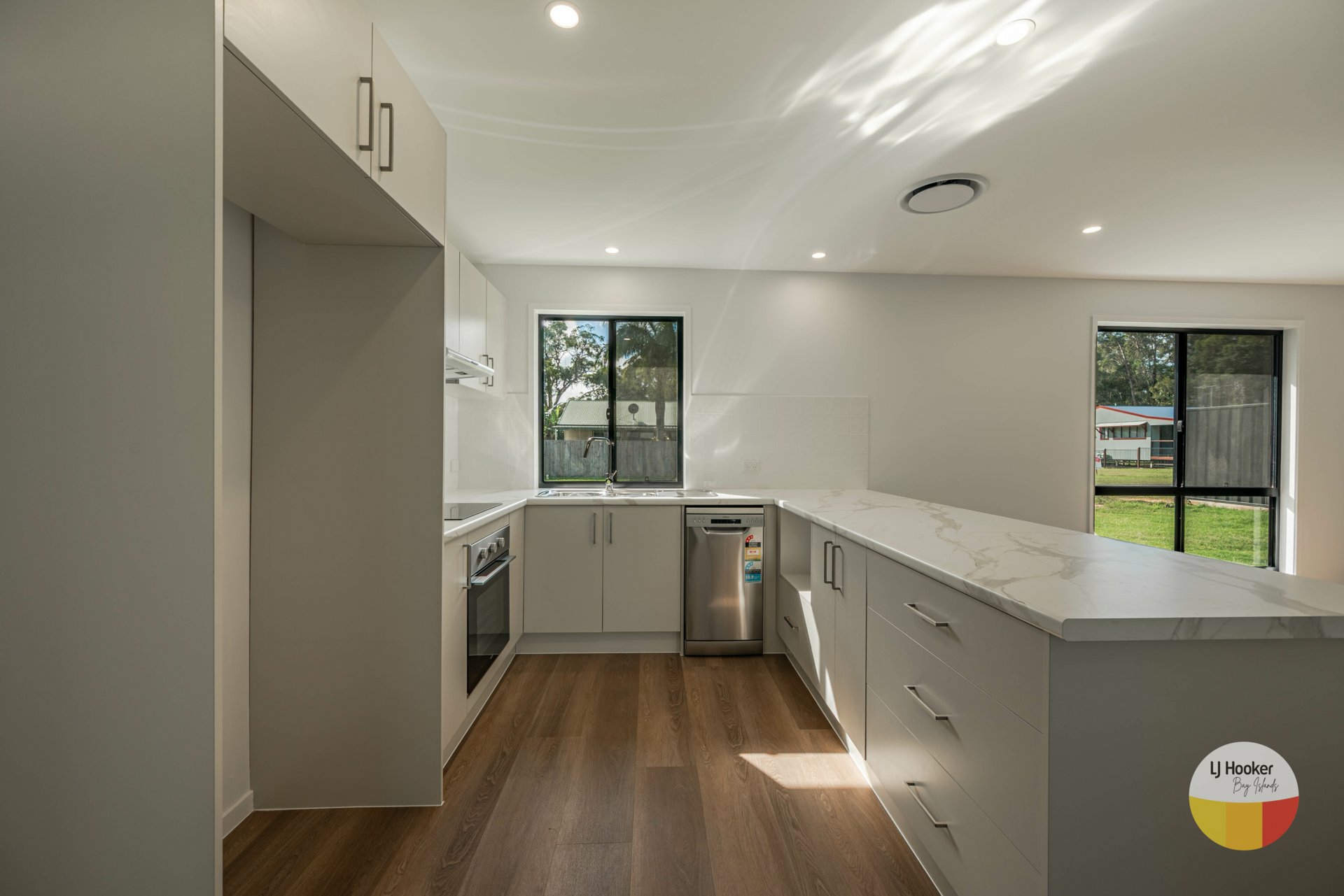 16 Topaz Street — photo 3 of 15
