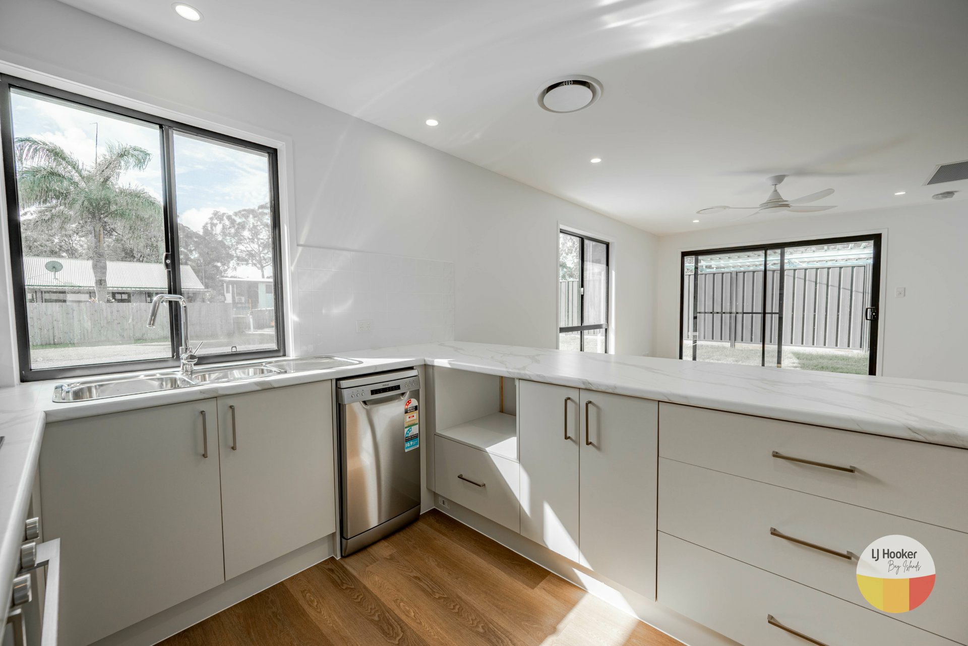 16 Topaz Street — photo 4 of 15
