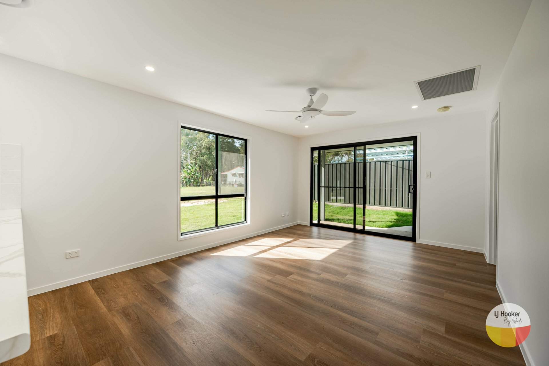 16 Topaz Street — photo 6 of 15