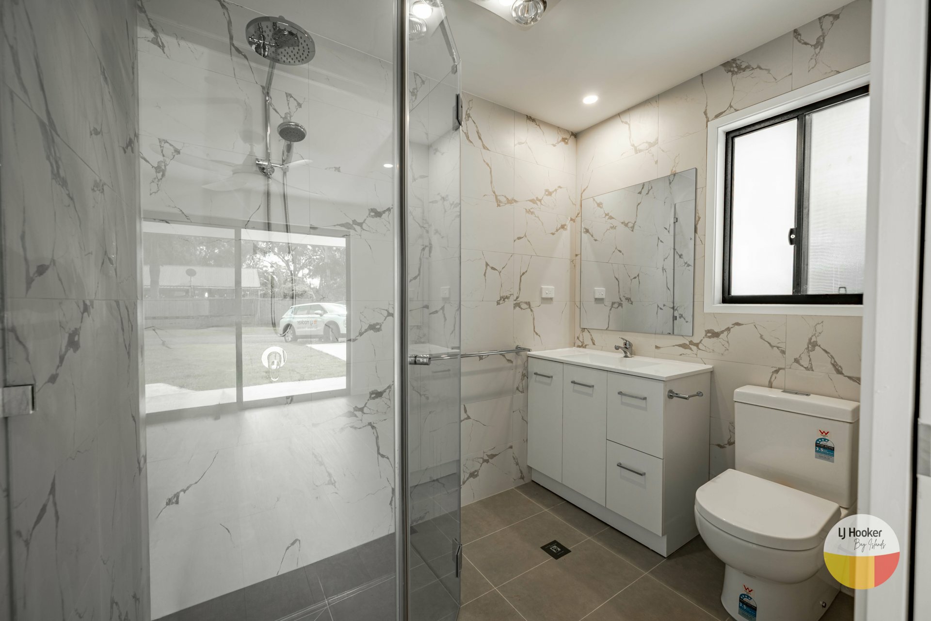 16 Topaz Street — photo 8 of 15