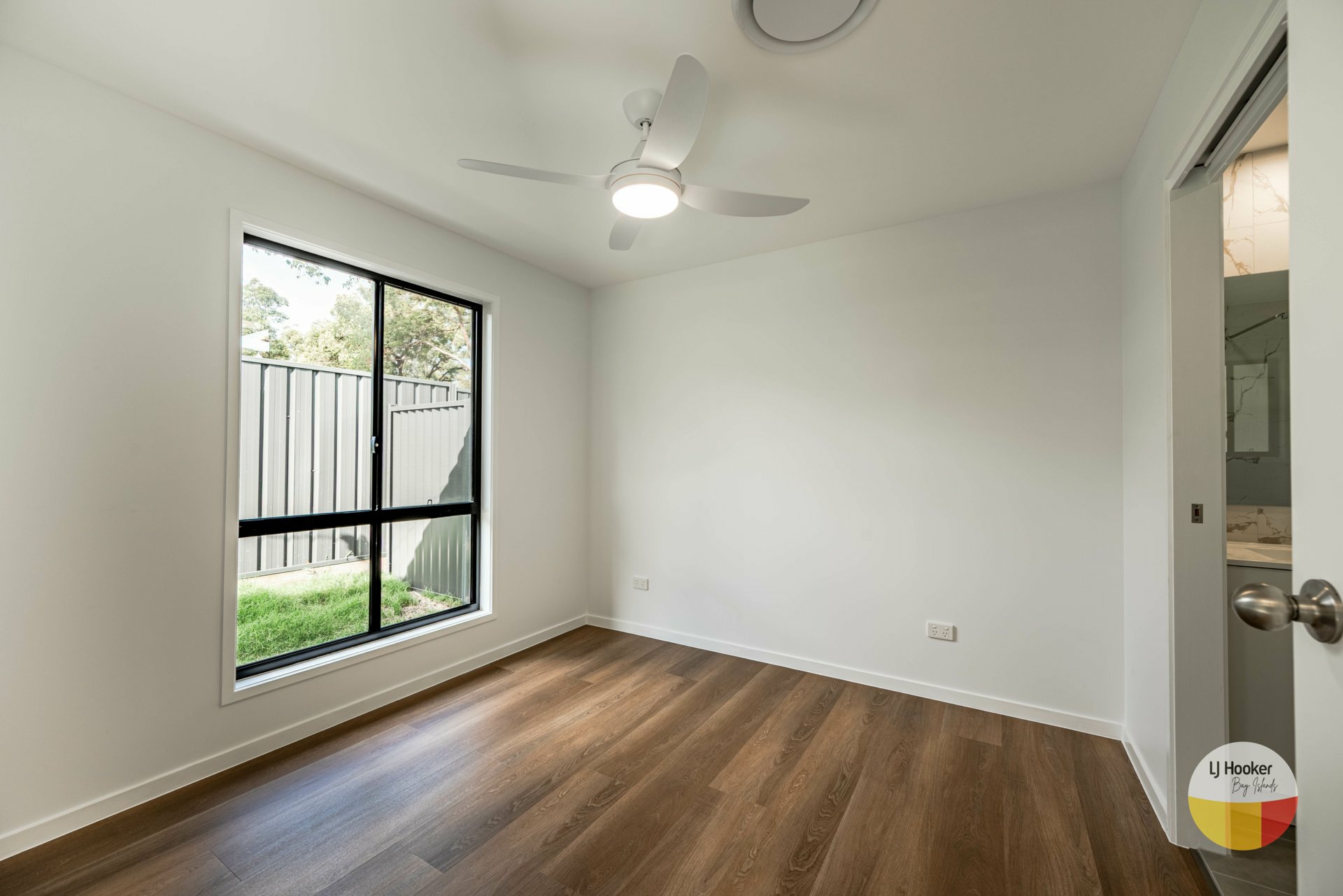 16 Topaz Street — photo 9 of 15