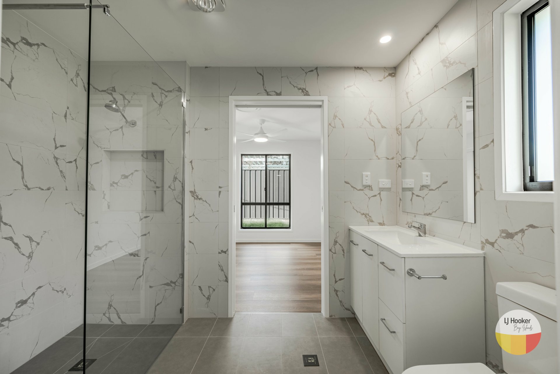 16 Topaz Street — photo 11 of 15