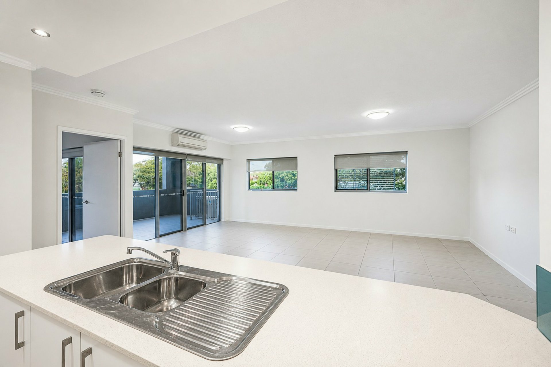 Unit 15/150 Middle Street — photo 3 of 22