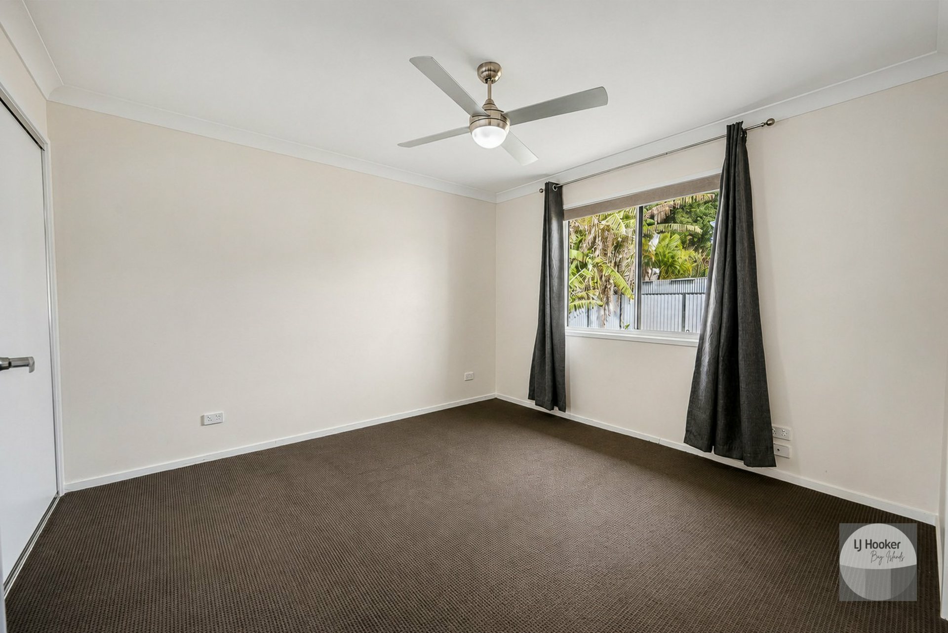 16 Grevillea Street — photo 11 of 16