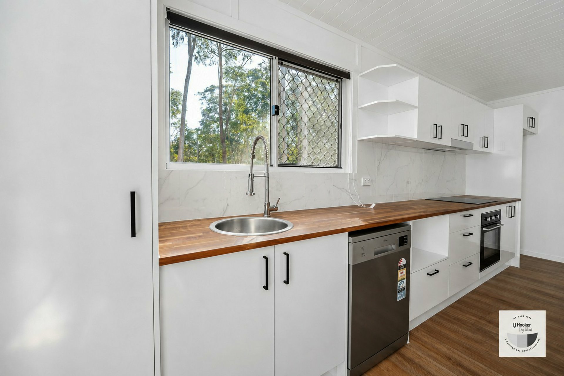 13 Sapphire Street — photo 6 of 16