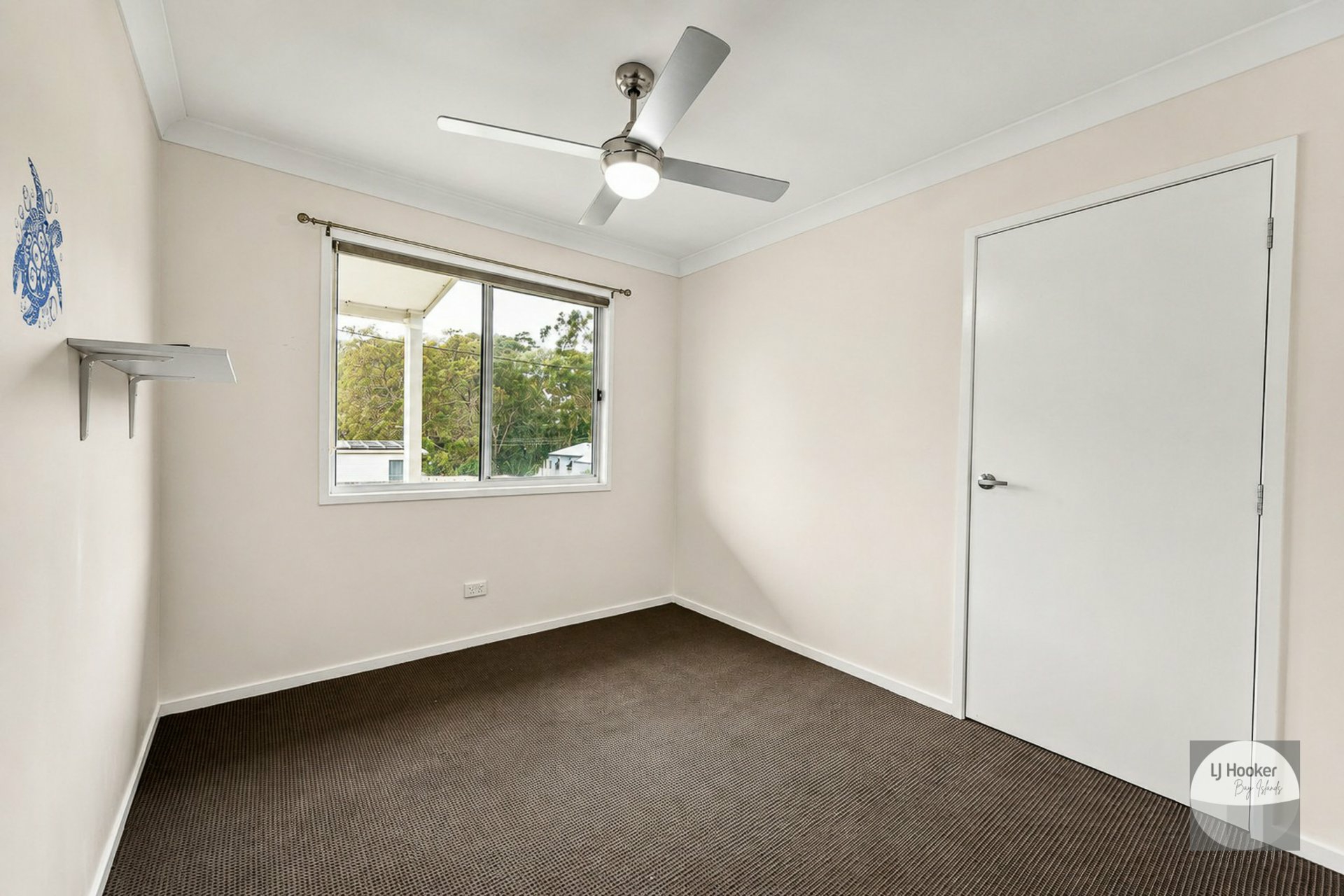 16 Grevillea Street — photo 13 of 16