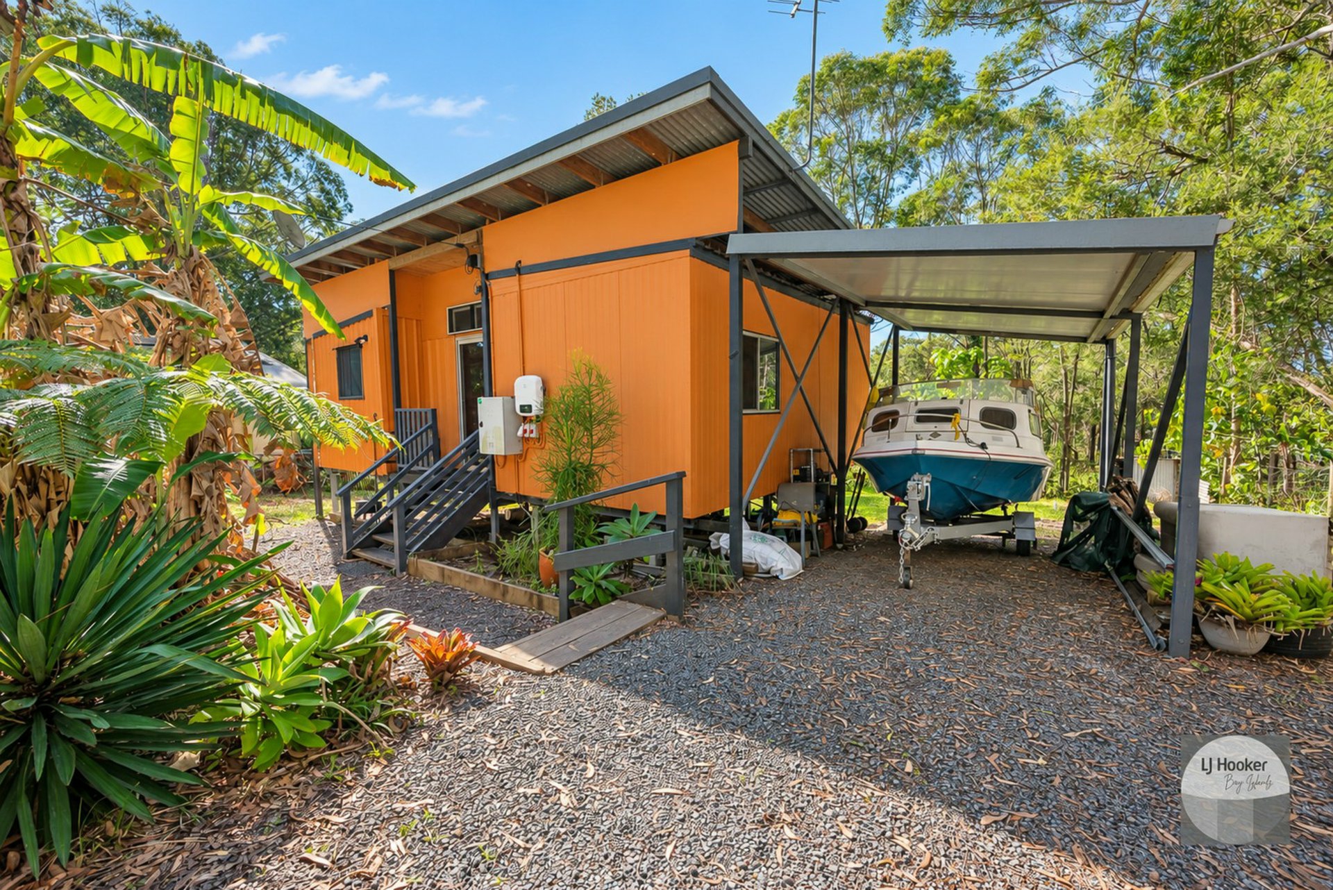 21 Sapphire Street — photo 2 of 11