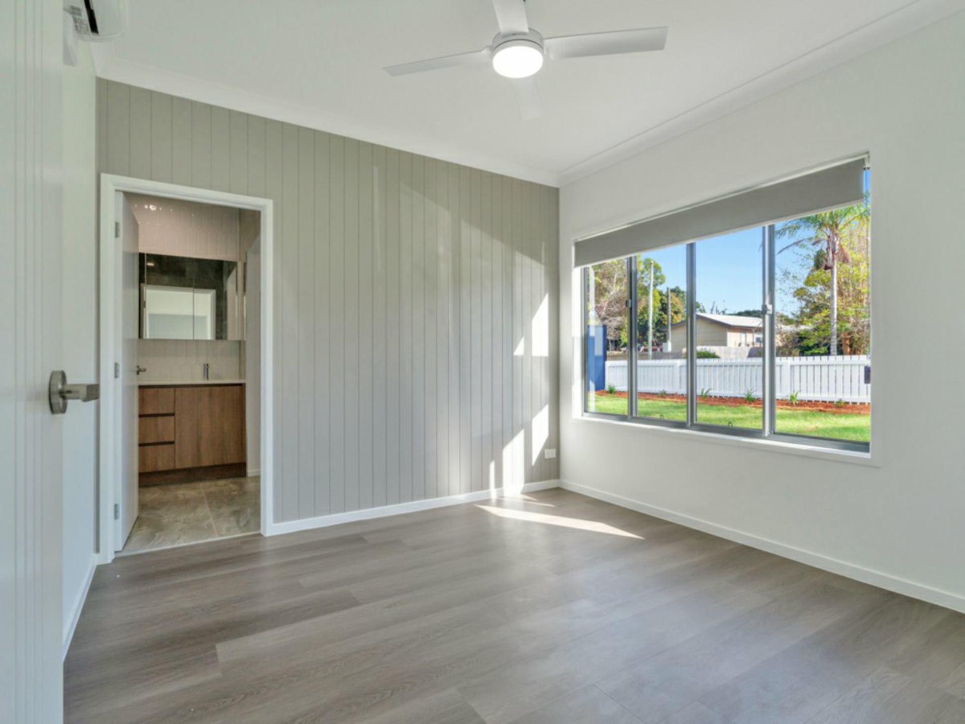 100 Kings Road — photo 4 of 18