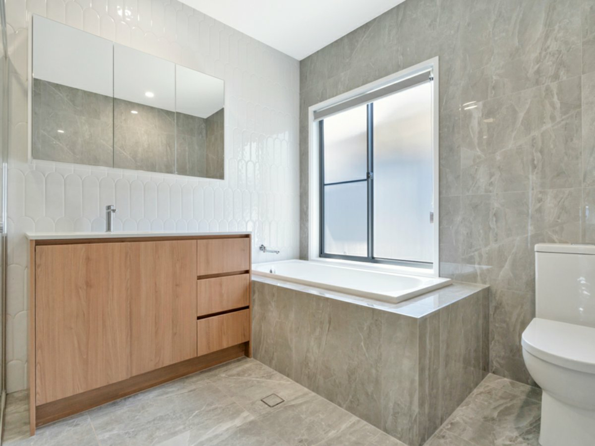 100 Kings Road — photo 8 of 18