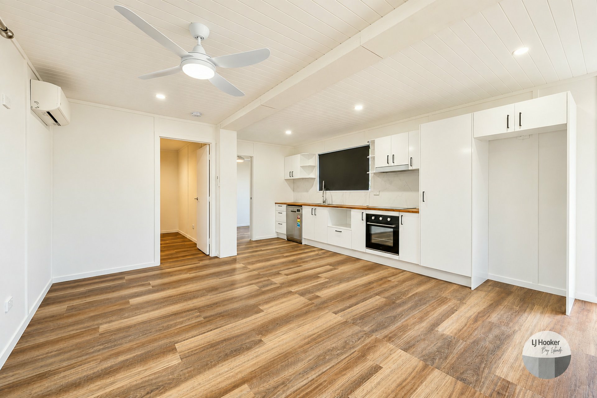 5 Swan Parade — photo 2 of 9