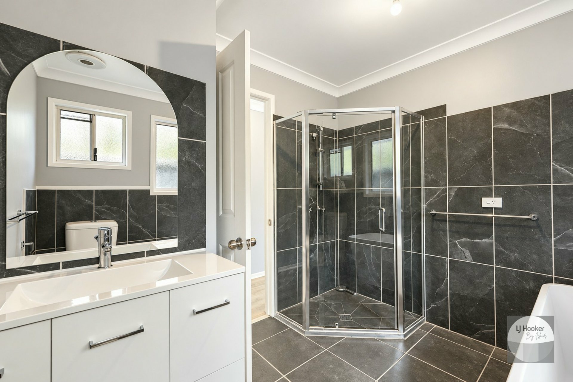 48 Cowderoy Dve — photo 10 of 11
