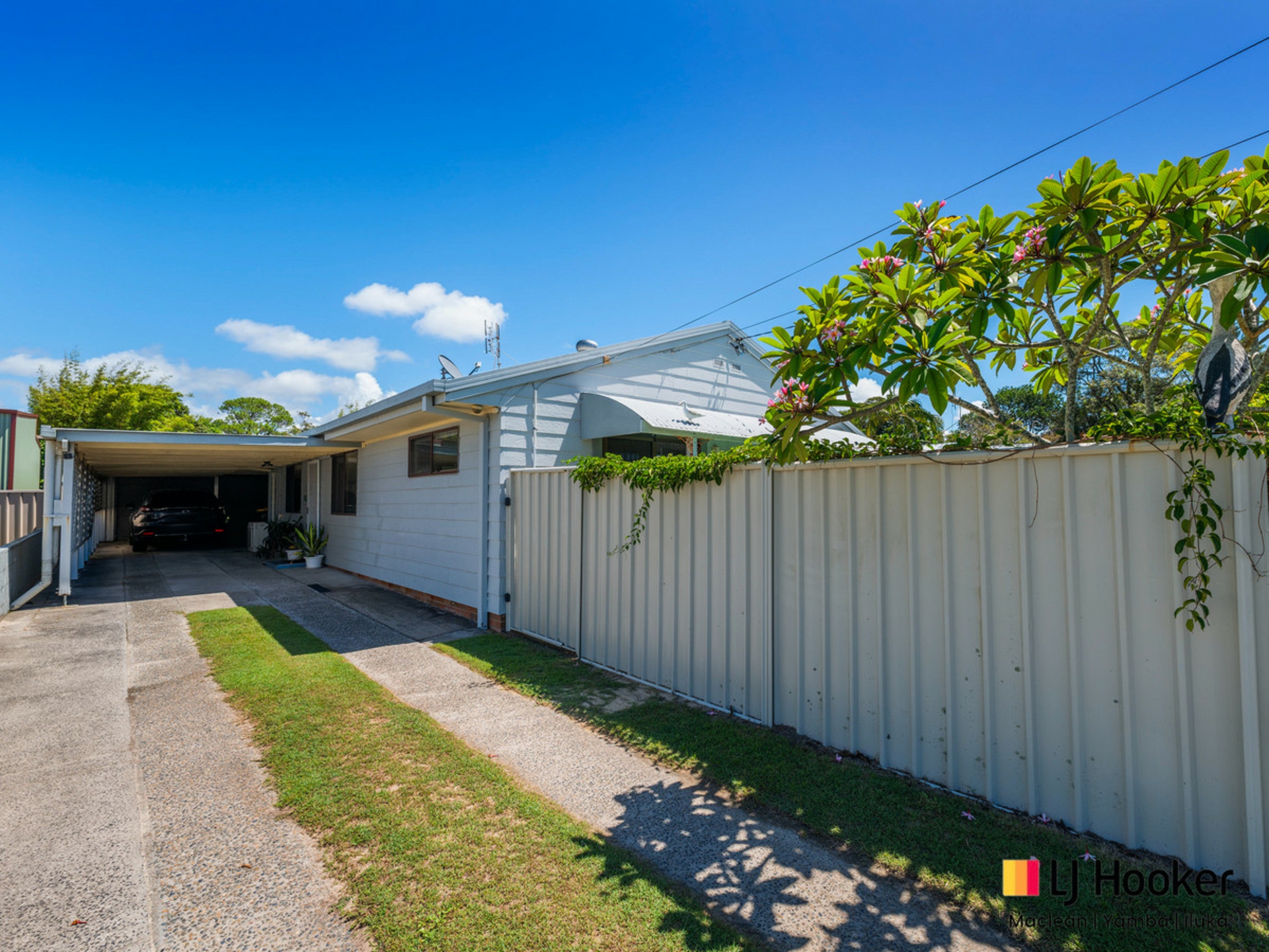 14 Angourie Street — photo 3 of 23