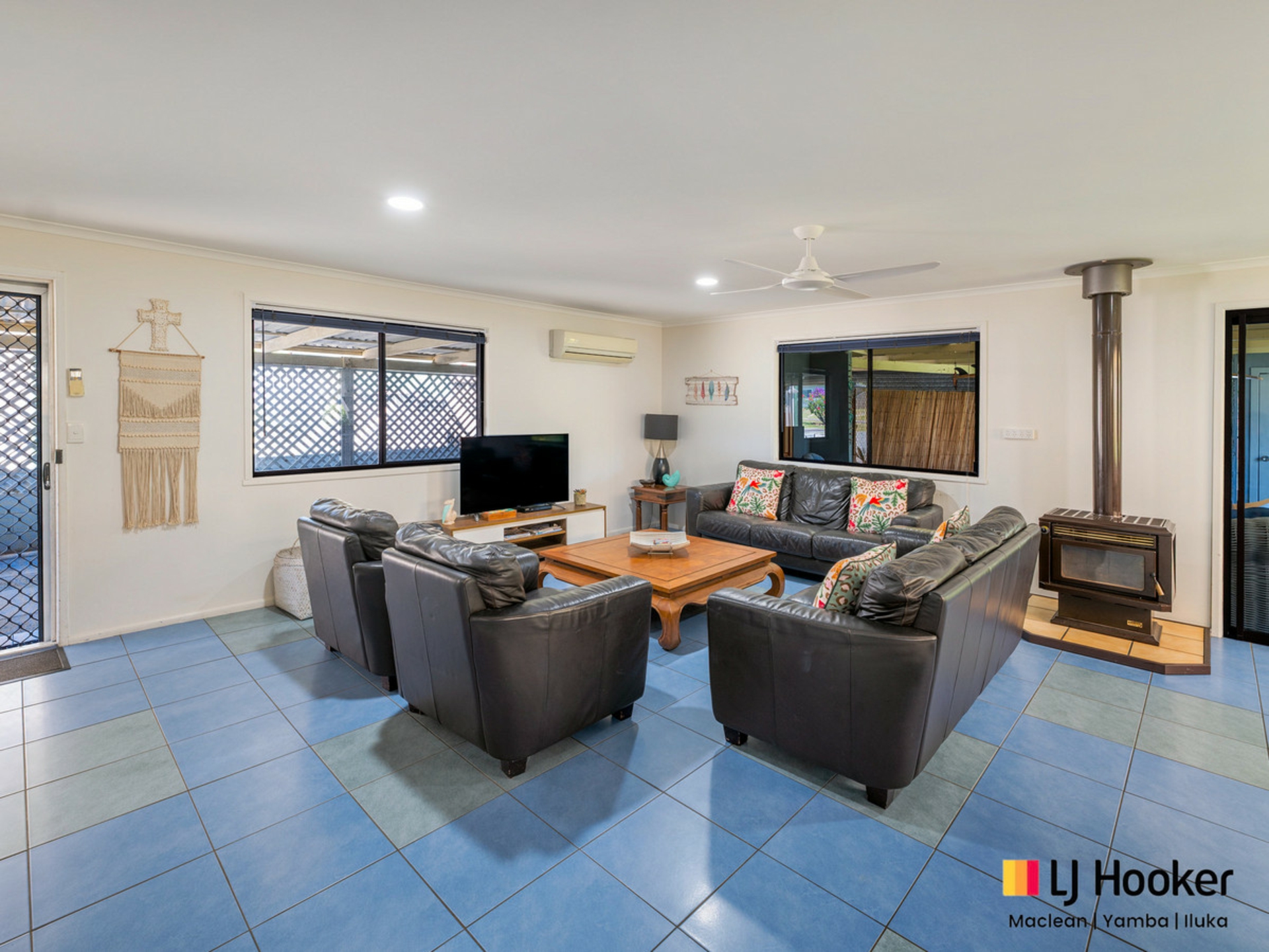14 Angourie Street — photo 8 of 23