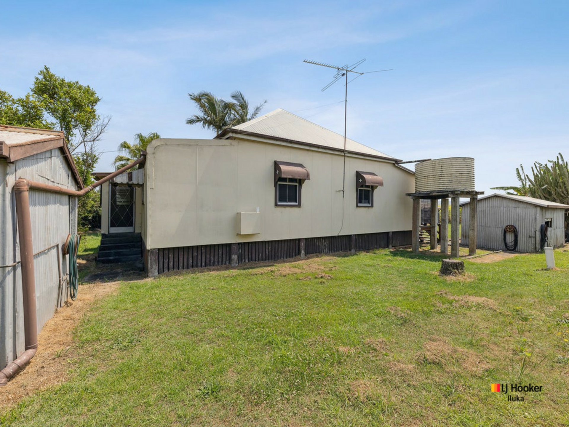 160 Watts Lane — photo 7 of 14
