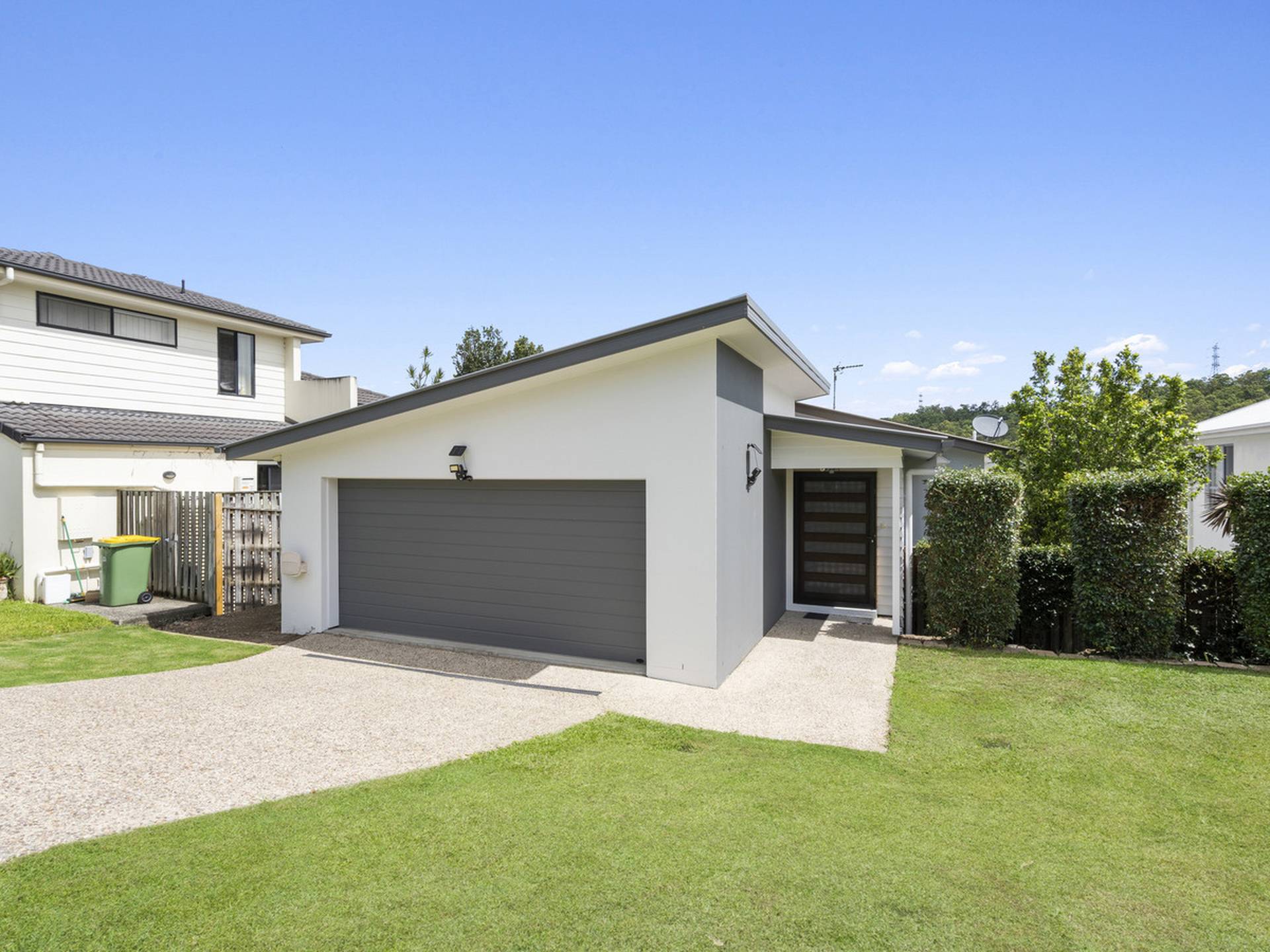 4 Chesterton Street Pacific Pines QLD