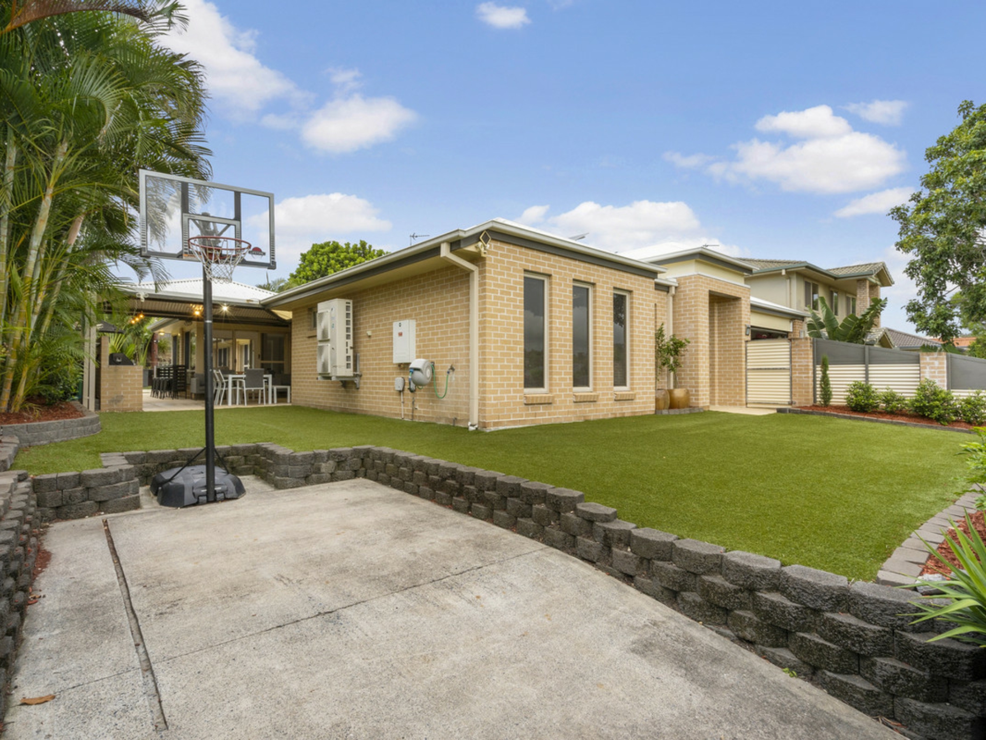 8 Arragan Court, PACIFIC PINES