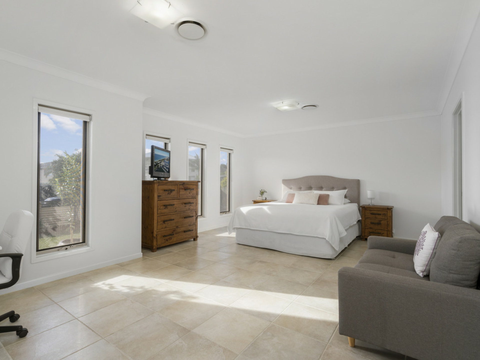 8 Arragan Court, PACIFIC PINES