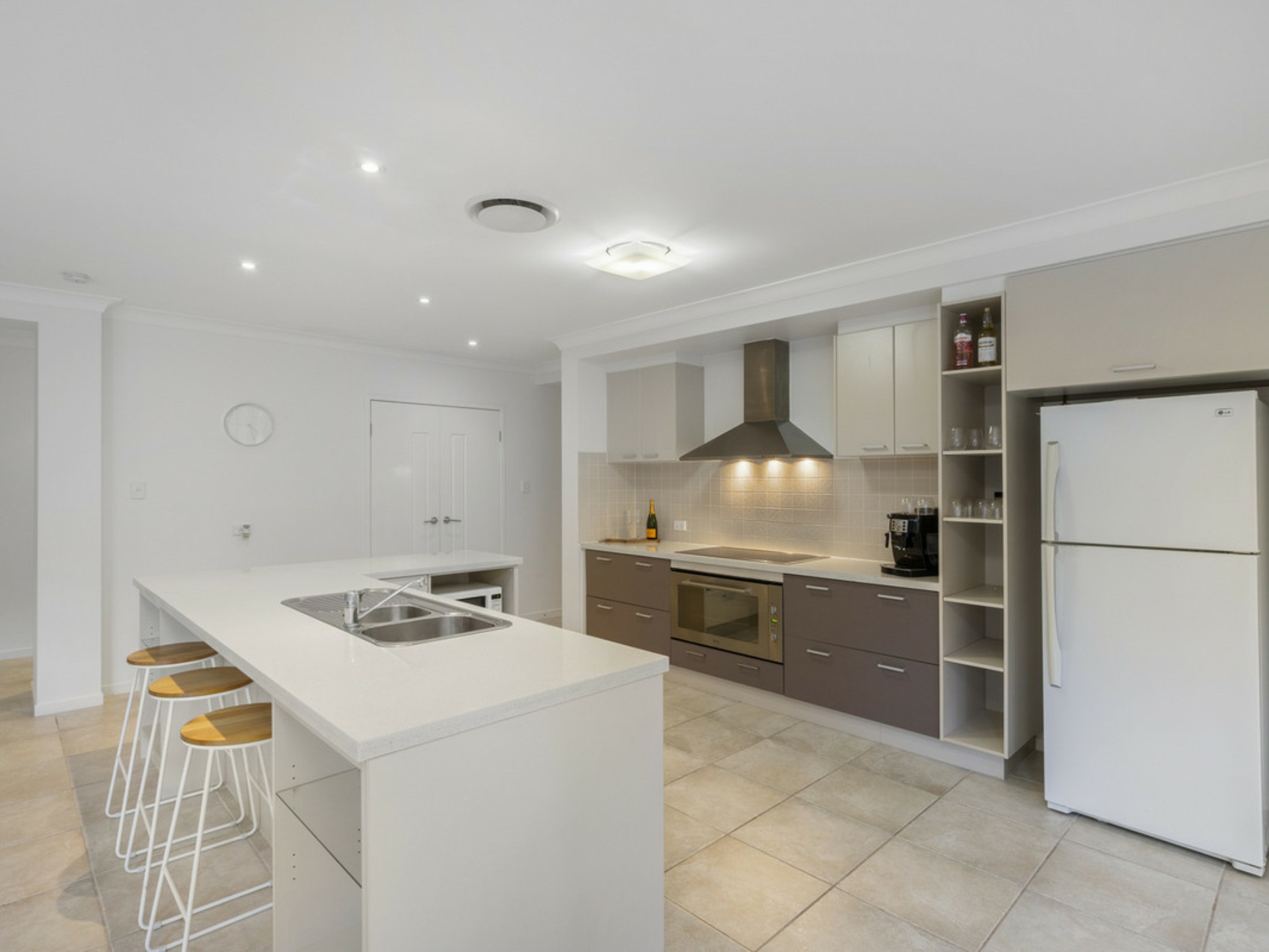 8 Arragan Court, PACIFIC PINES